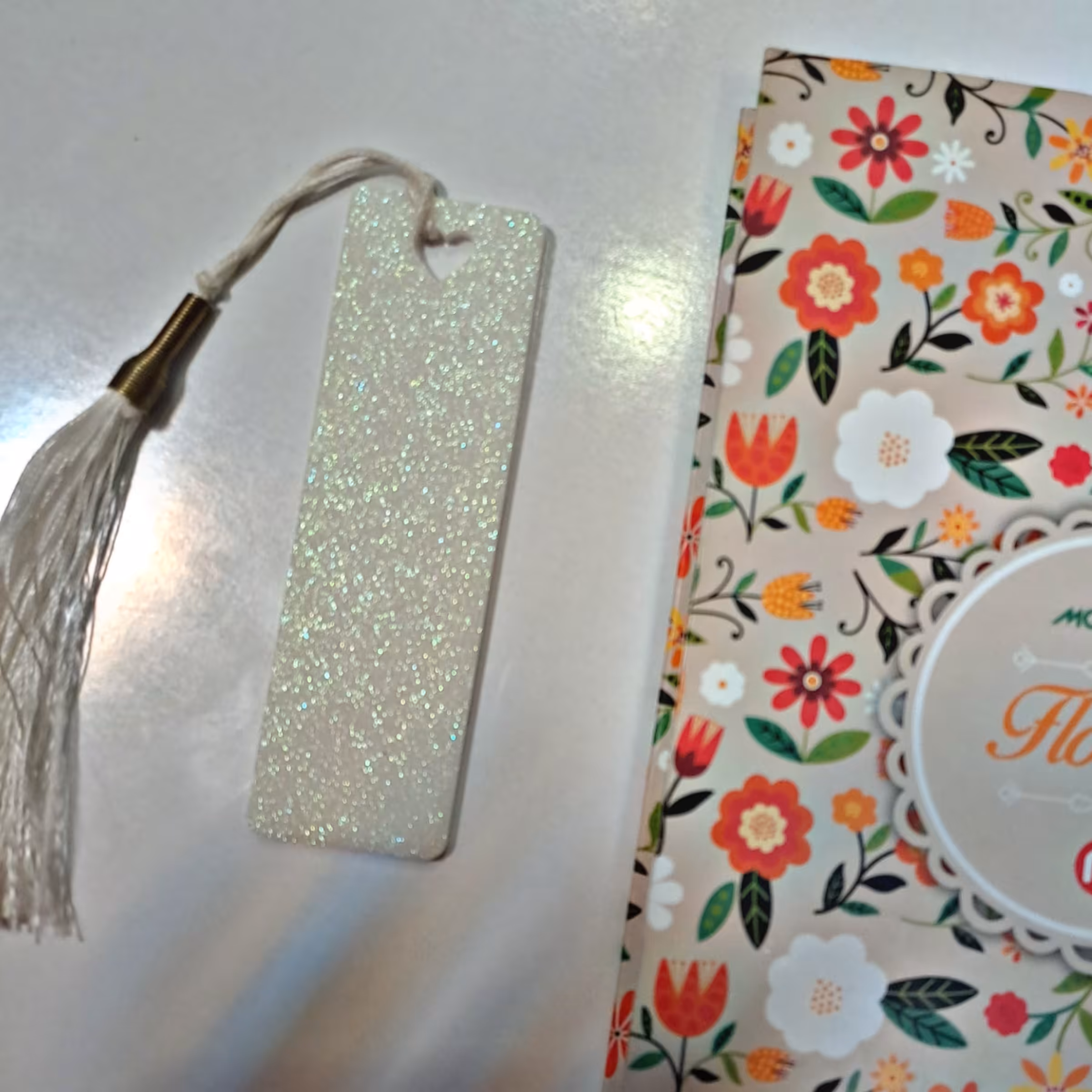 بوکمارک رزین طرح سفید هلوگرامی