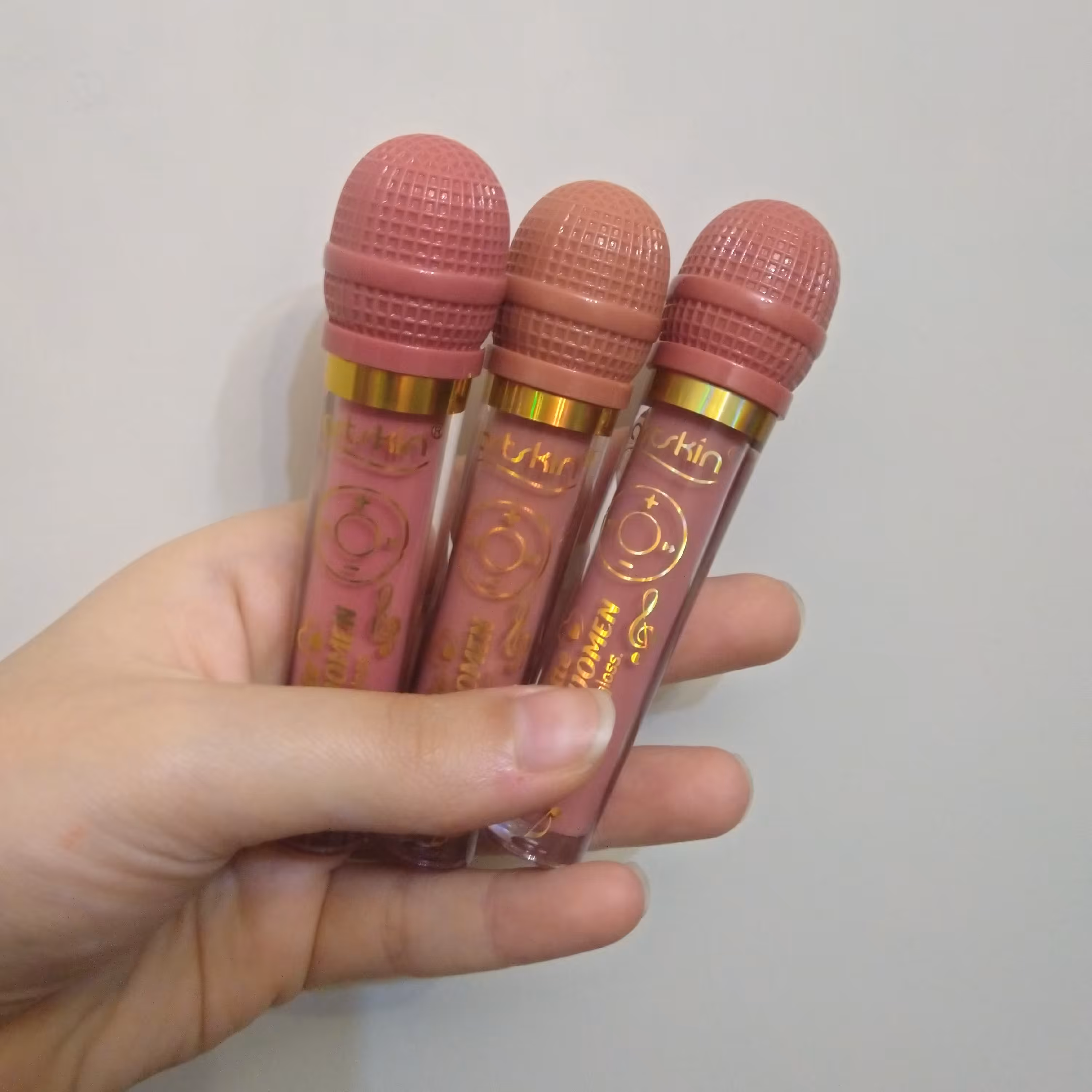 رژلب مایع طرح میکروفن 24ساعته