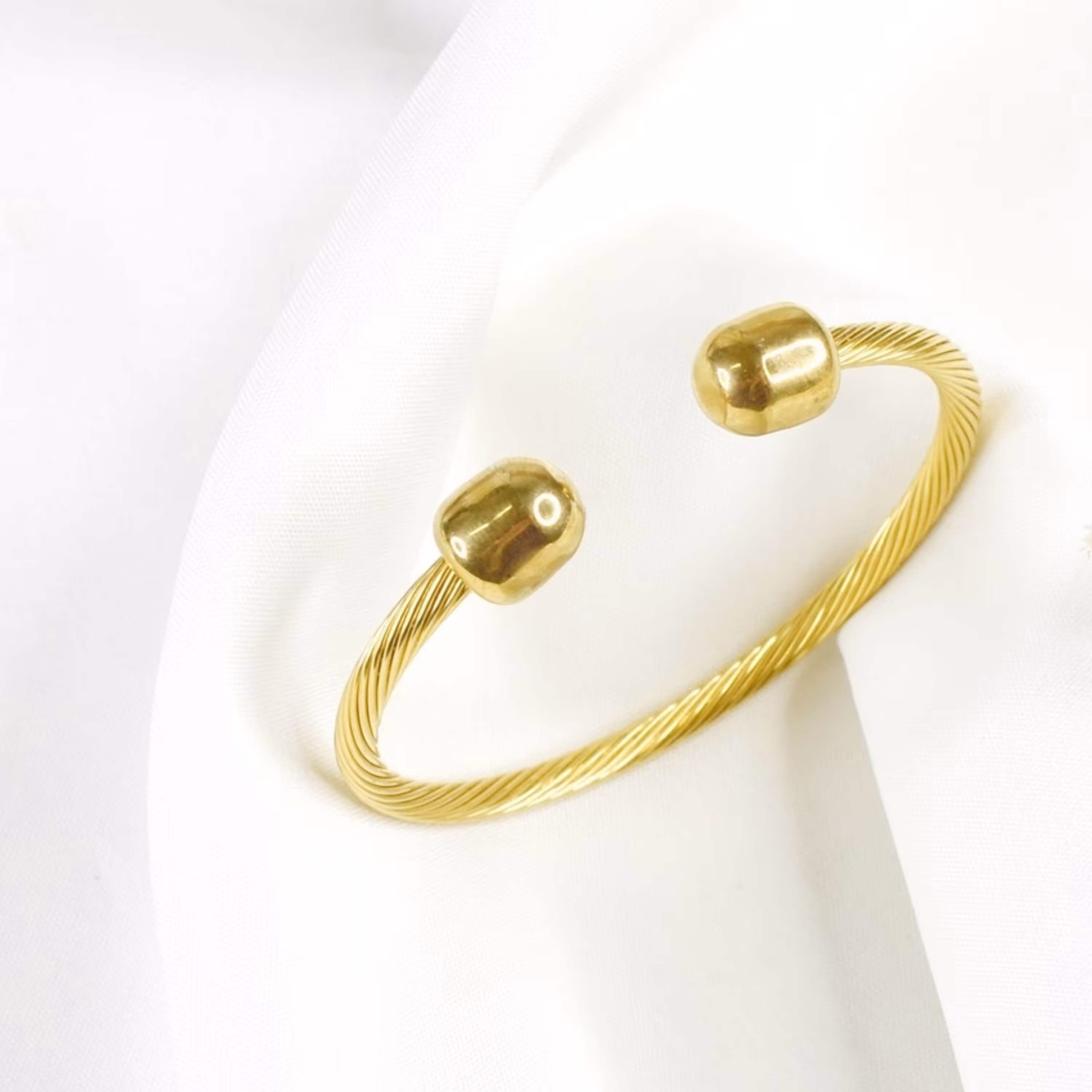 دستبند استیل طلایی روکش طلا  طرح طلا بدون حساسیت کد6787