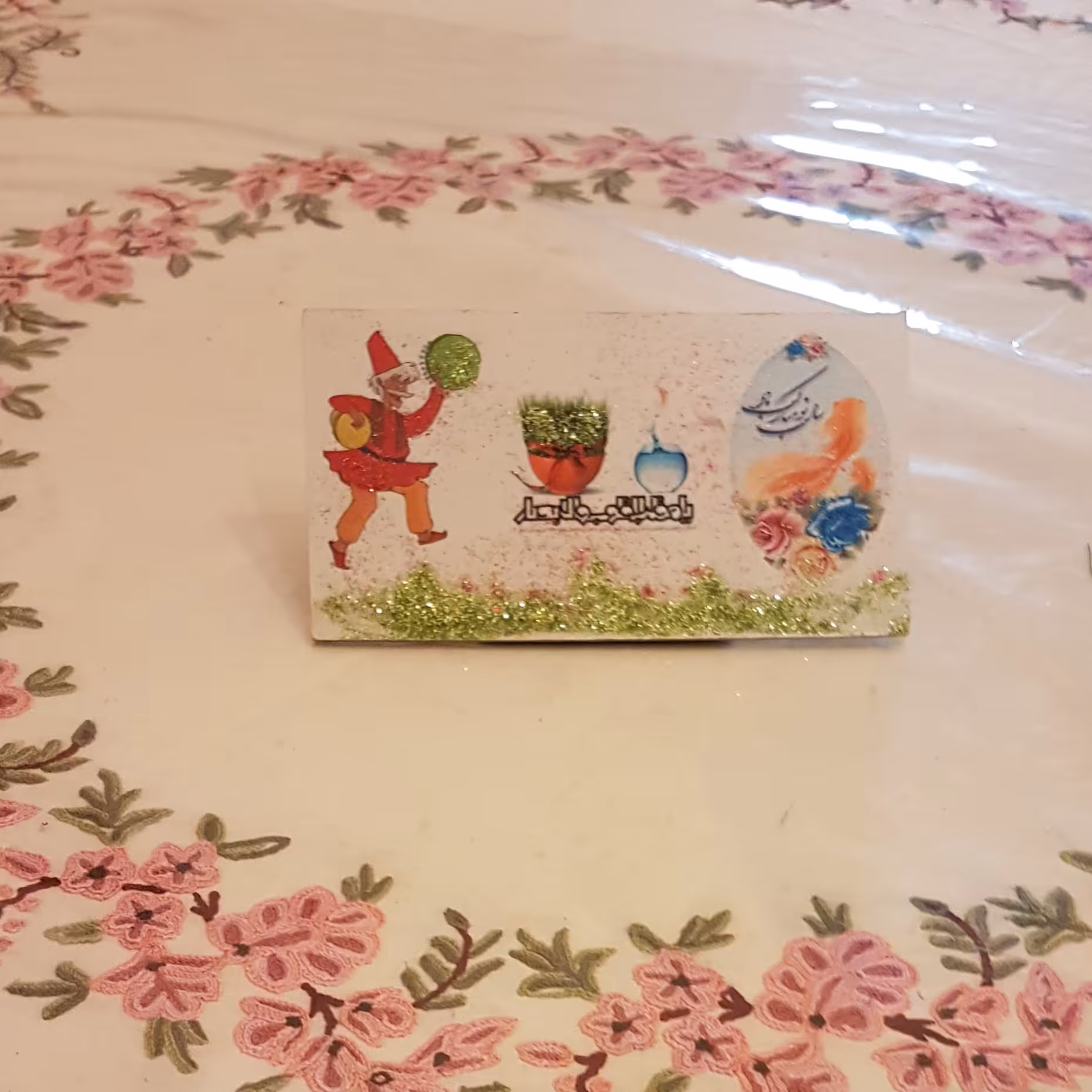 استند تابلو  حاجی فیروز ، کوچک و  نمادین ،چوب ام دی اف ،مخصوص سفره هفت سین و نوروز