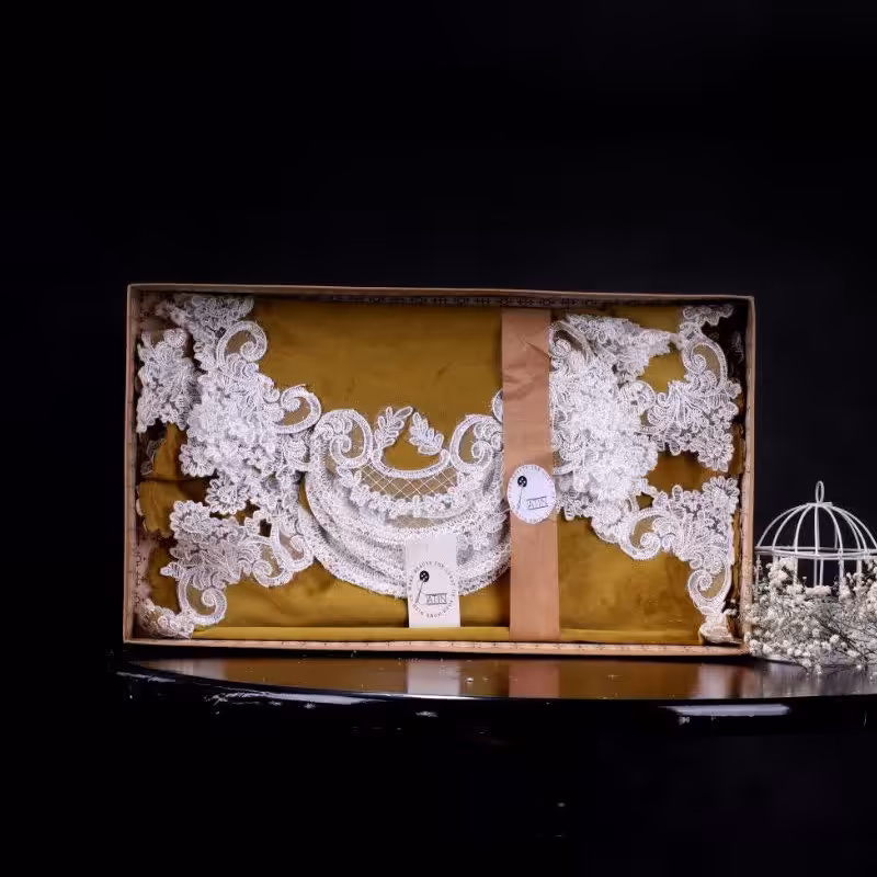 رومیزی فانتزی عروس کار دست مخمل و حریر تحویل در  باربری مقصد 