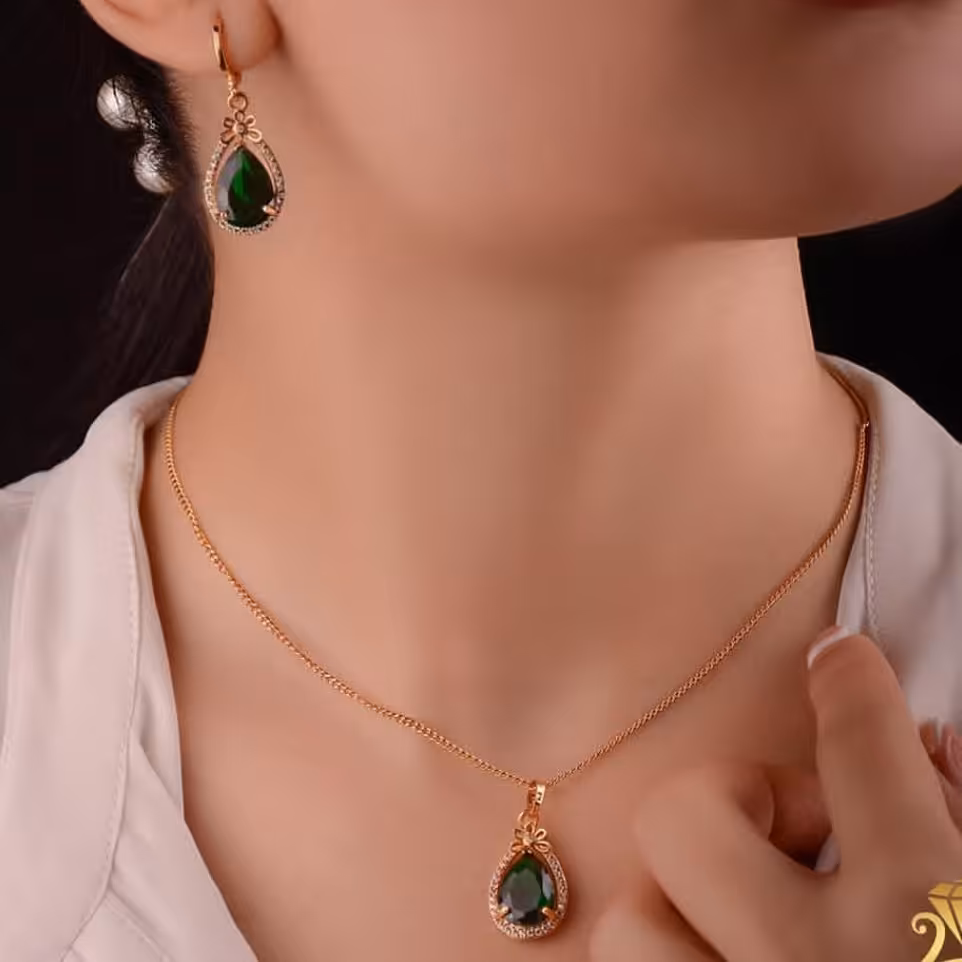 ست گردنبند وگشواره نگین دار