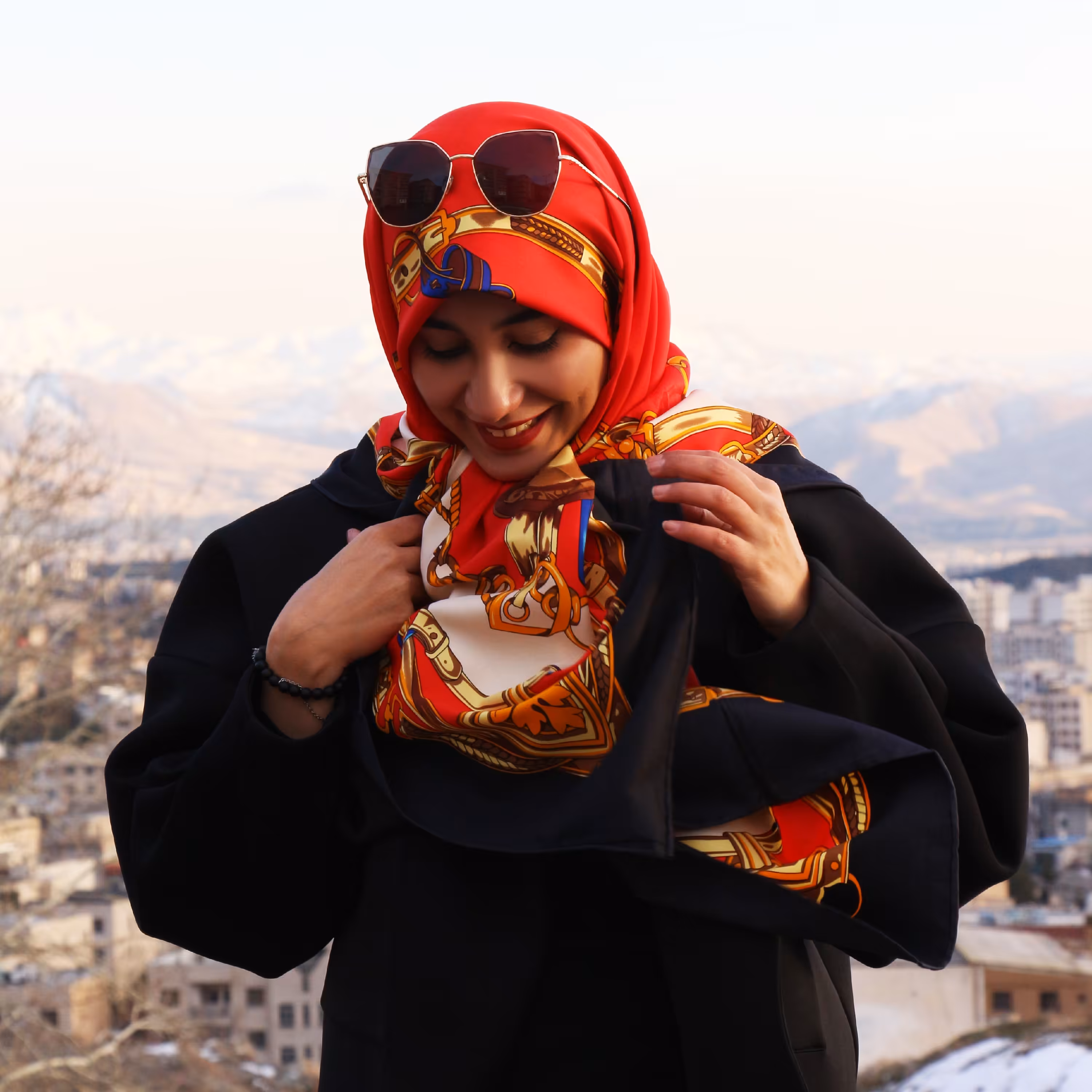 روسری ابریشم توییل وارداتی، طرح زنجیر،دوردست دوز فرانسوی، قواره 140