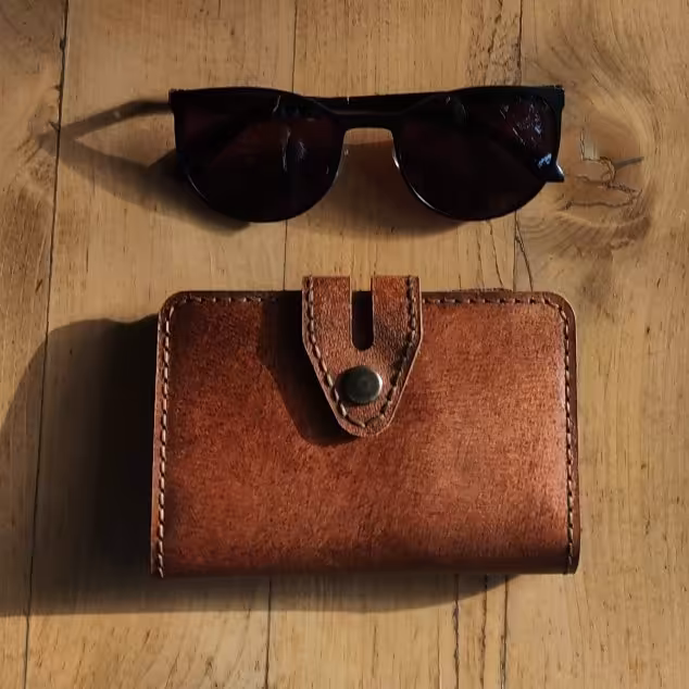 جا کارتی دستدوز با چرم طبیعی شتری پتینه