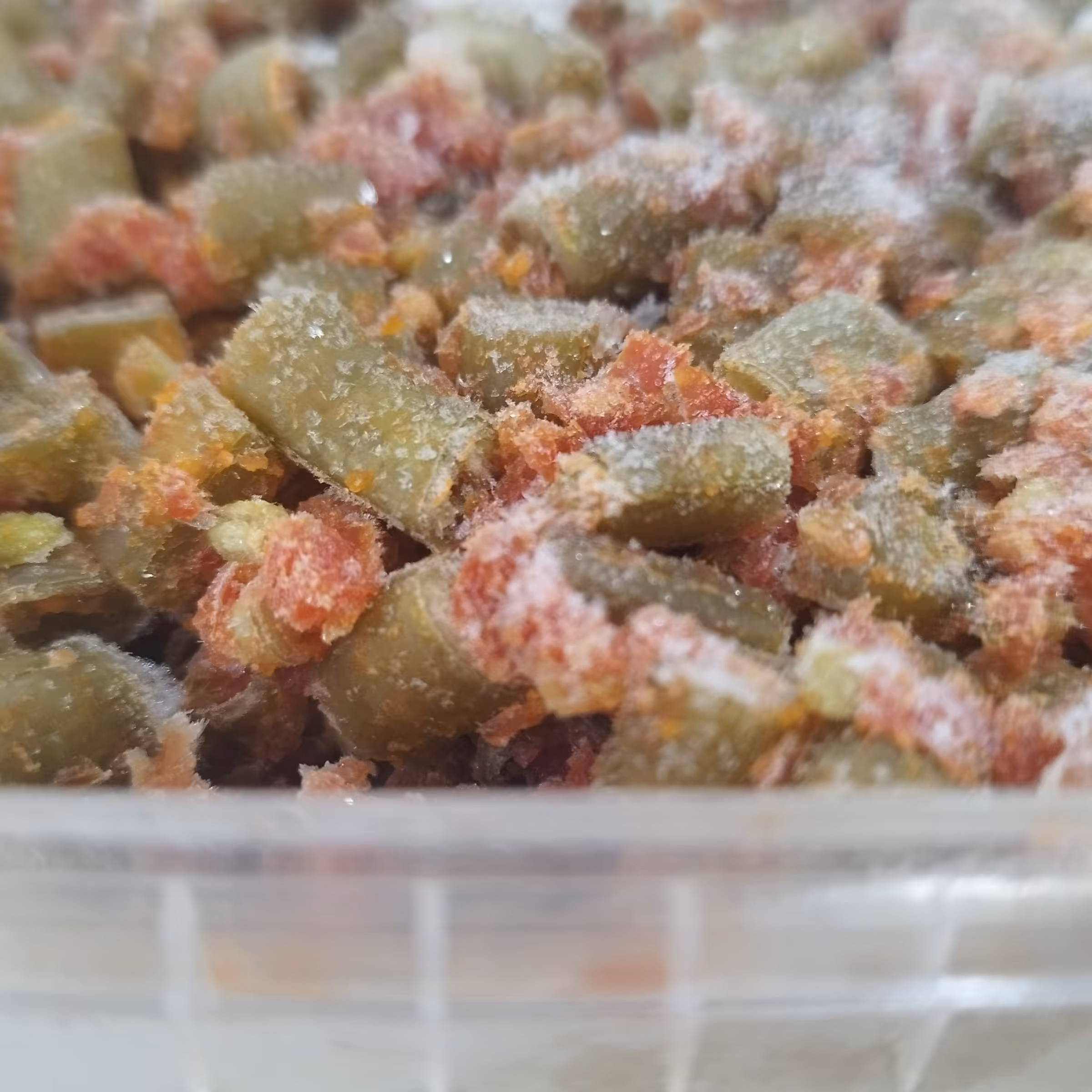 لوبیاسبز سرخ شده وتفت داده شده درپوره ی گوجه در بسته های 500گرمی