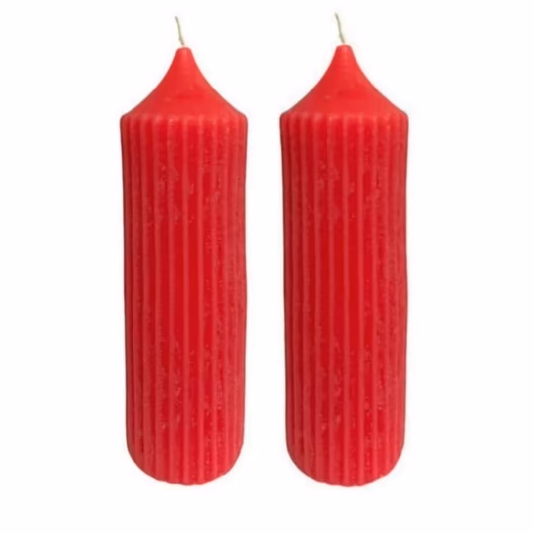 شمع پارافینی شیاردار با قد متوسط و فیتیله پهن و دارای رنگ بندی