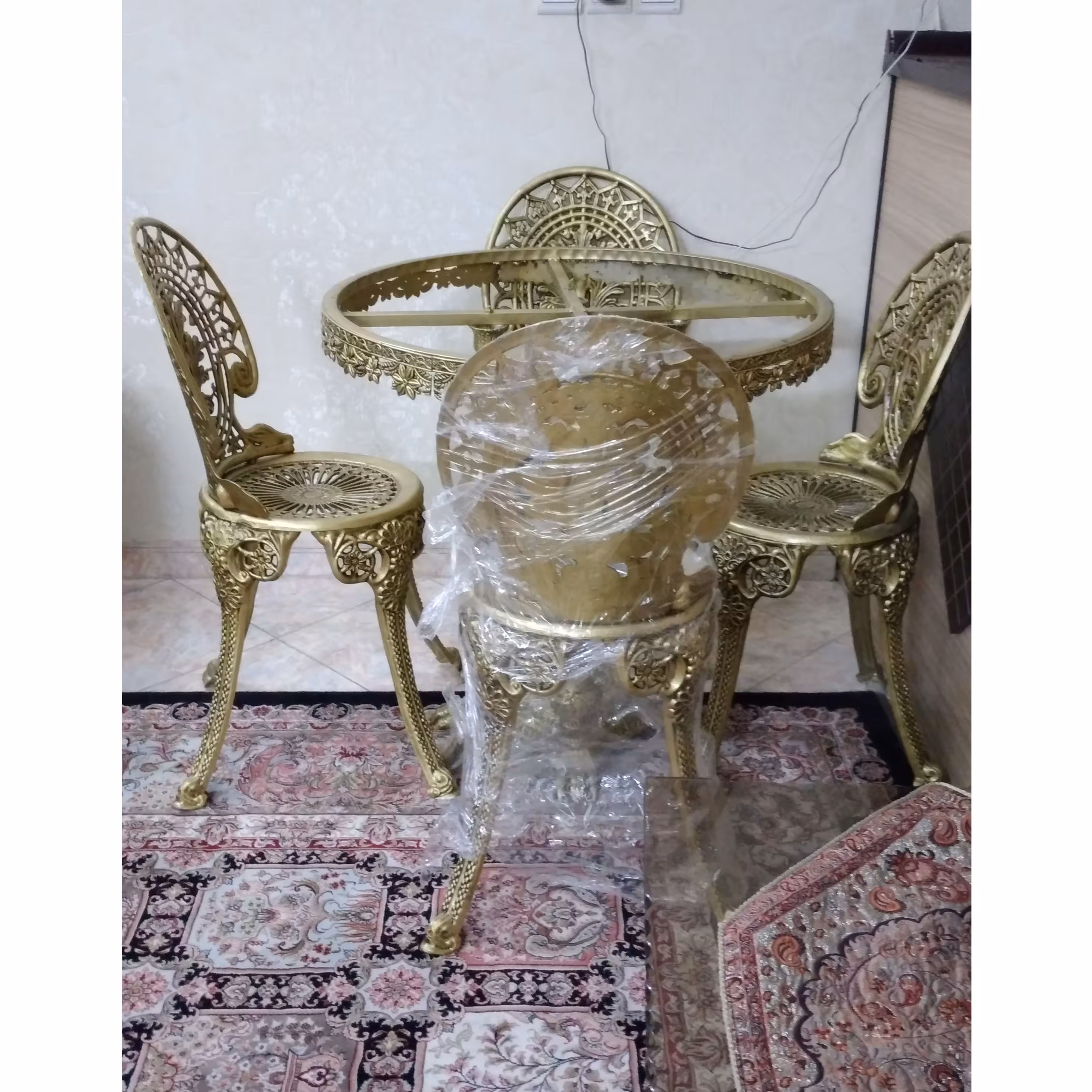 میز نهارخوری چهار نفره