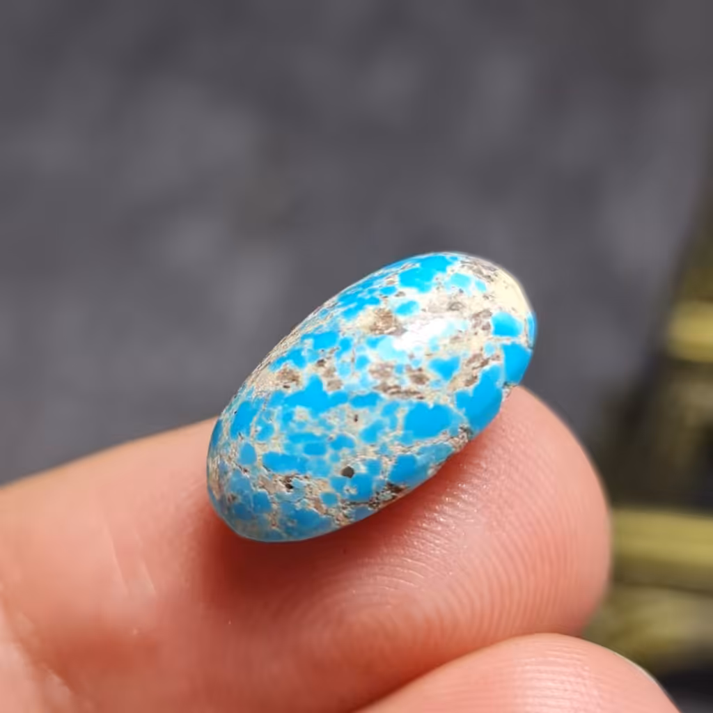  نگین فوق العاده زیبای سنگ فیروزه صد درصد طبیعی اصل نیشابور 
کد 27441
