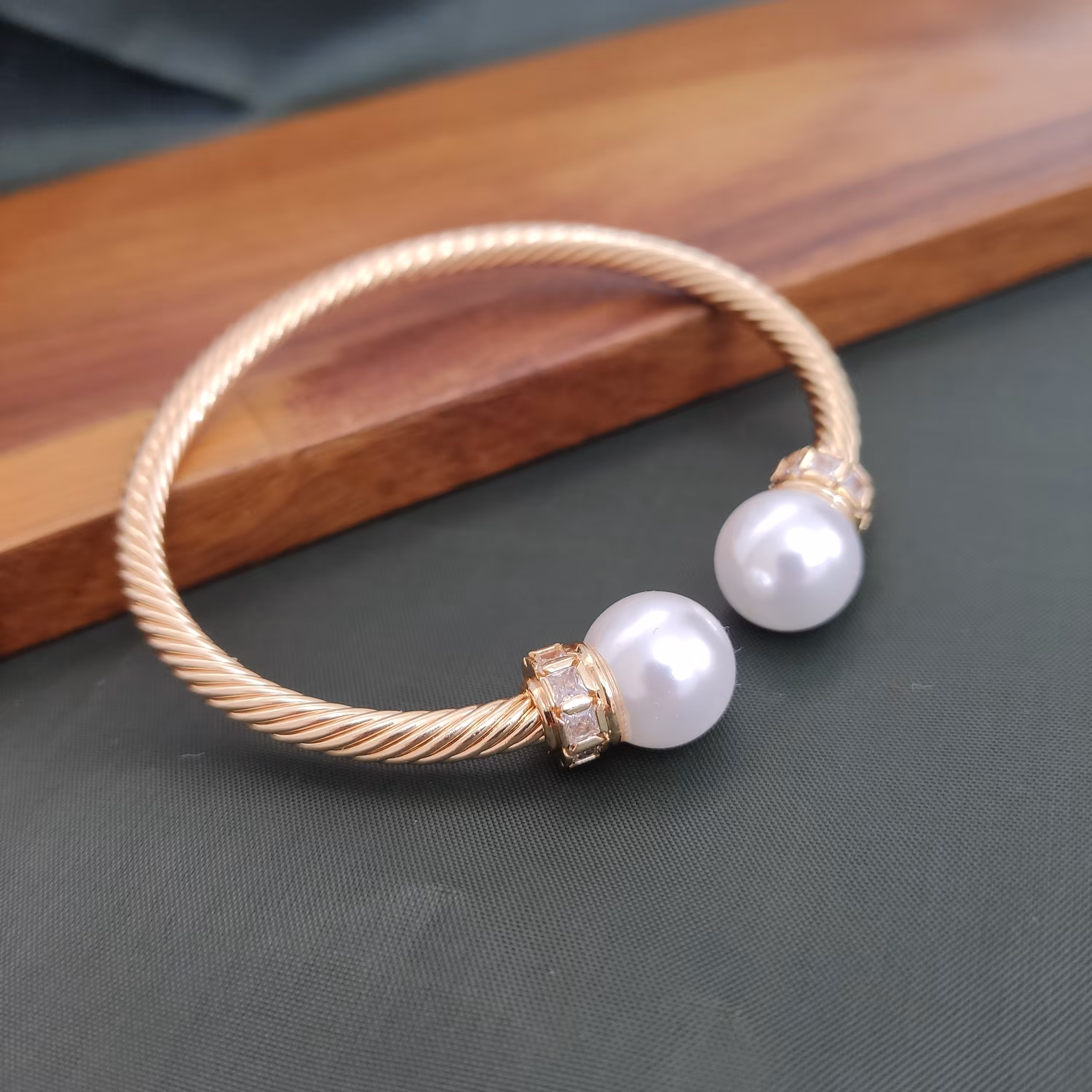 دستبند بنگل مرواریدی