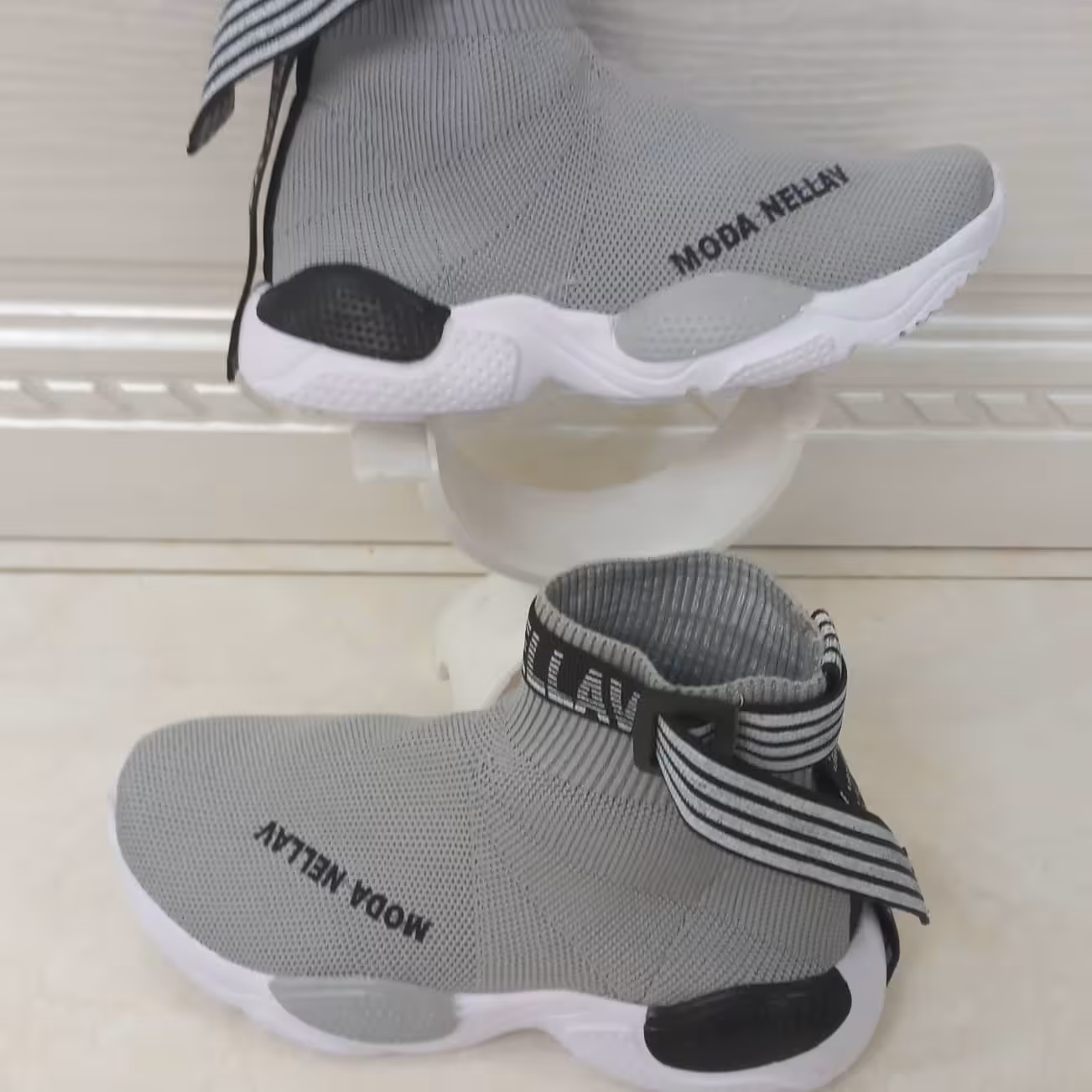 تمام شدجورابی ساقدار اسپرت پسرانه ودخترانه رنگ طوسی