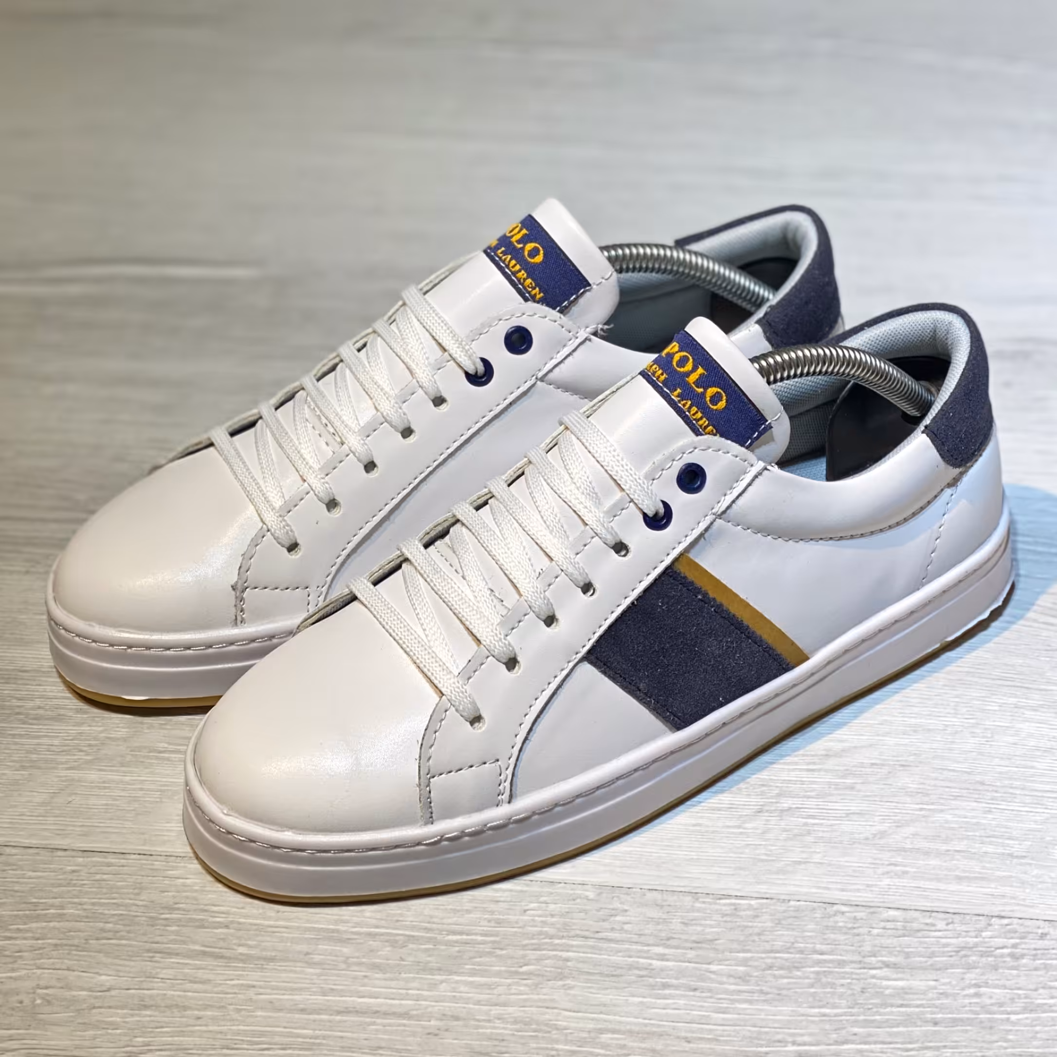  کفش ونس مردانه مدل پولو سایز 40 الی 44 رنگ سفید رویه چرم زیره کرپ و نرم کد 370696 