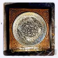 تابلو قلم زنی مسی ( سایز  دو  33 در 33 ) - ترکیب رنگ سفید و مسی - مدل پرنده بهشتی - فروشگاه رایا مس زنجان