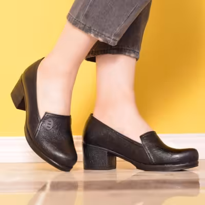 کفش کلاسیک. طبی و شیک