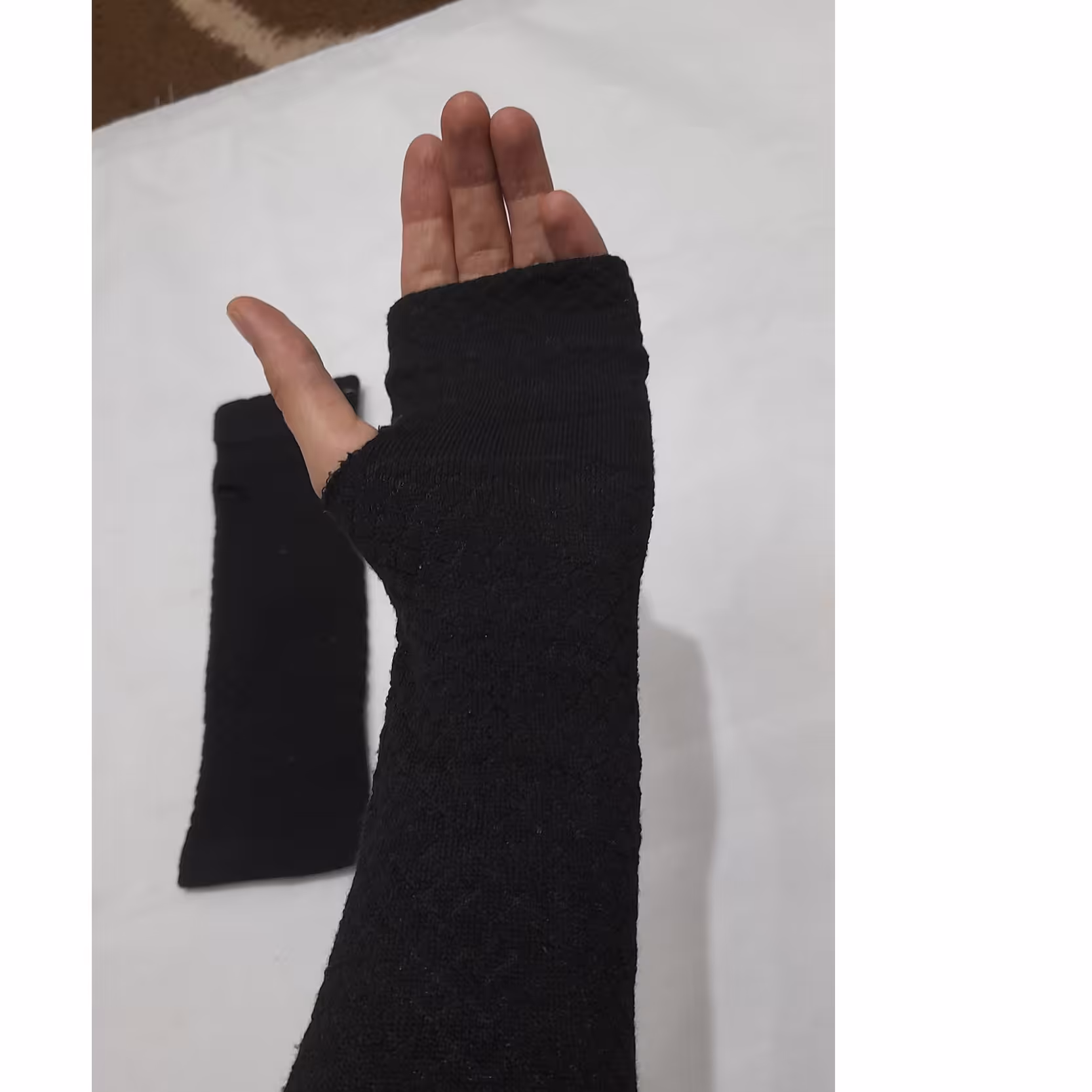 ساق دست بافتی مشکی بلند تا ارنج انگشتی 