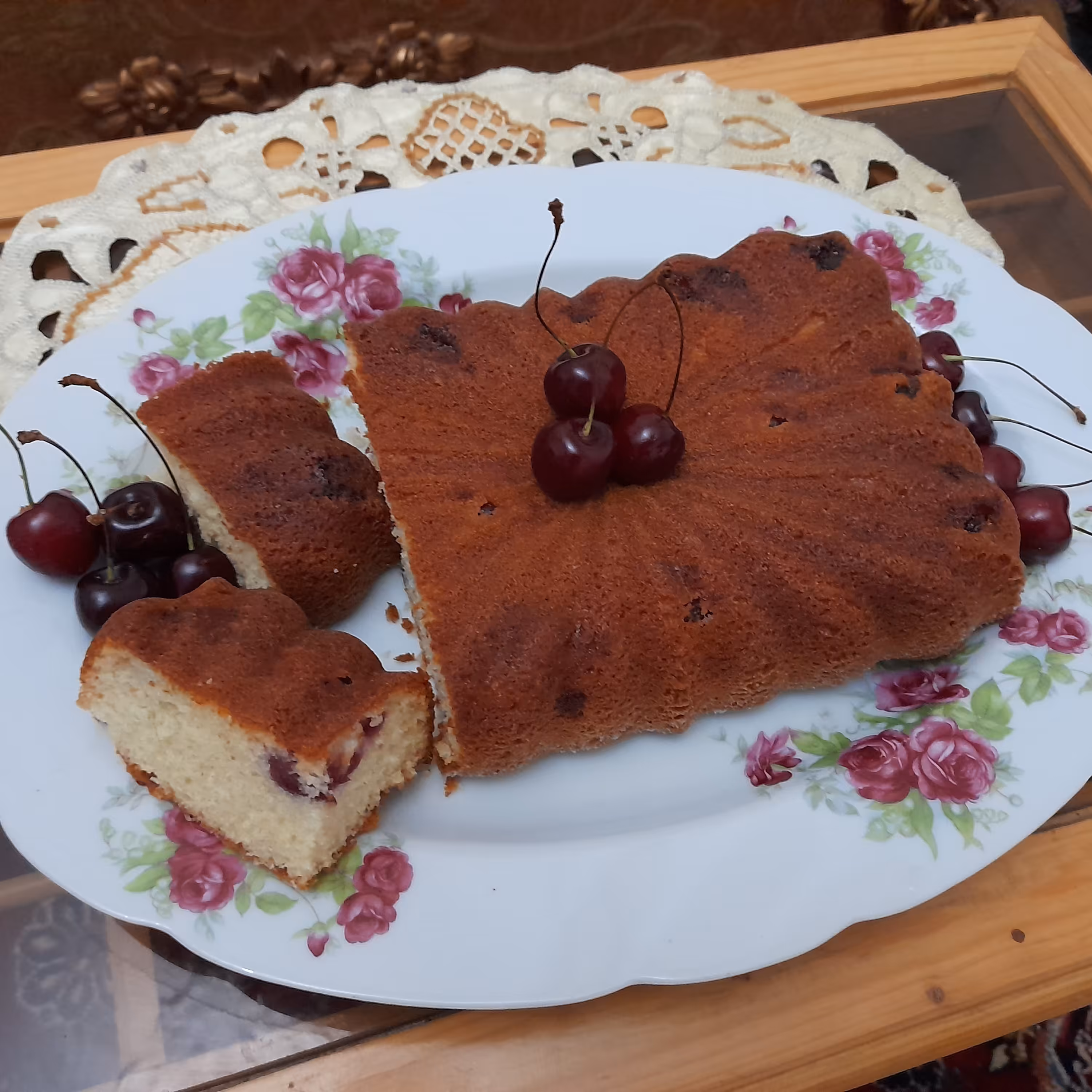 کیک گیلاس خانگی به وزن خالص 500گرم ،تازه پخت ،تهیه توسط بنده صاحب غرفه خانه شیرینی