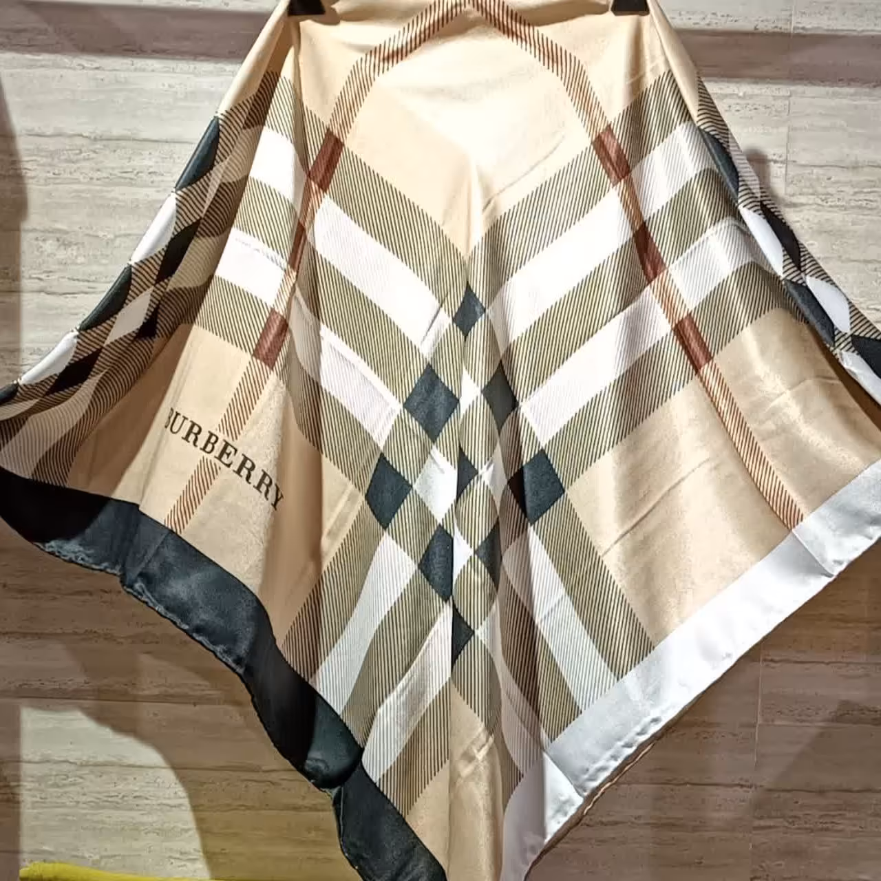 روسری نخی طرح دار