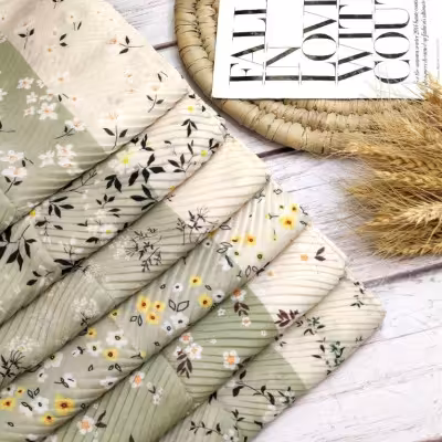 شال پلیسه طرحدار زمینه سبز