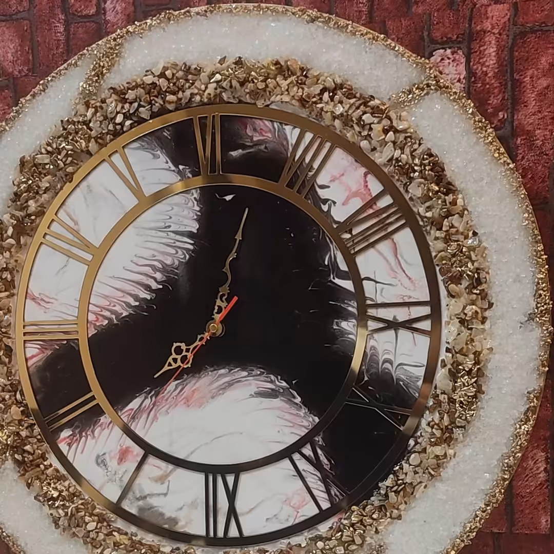 ساعت دیواری رزینی. طرح سه شعله