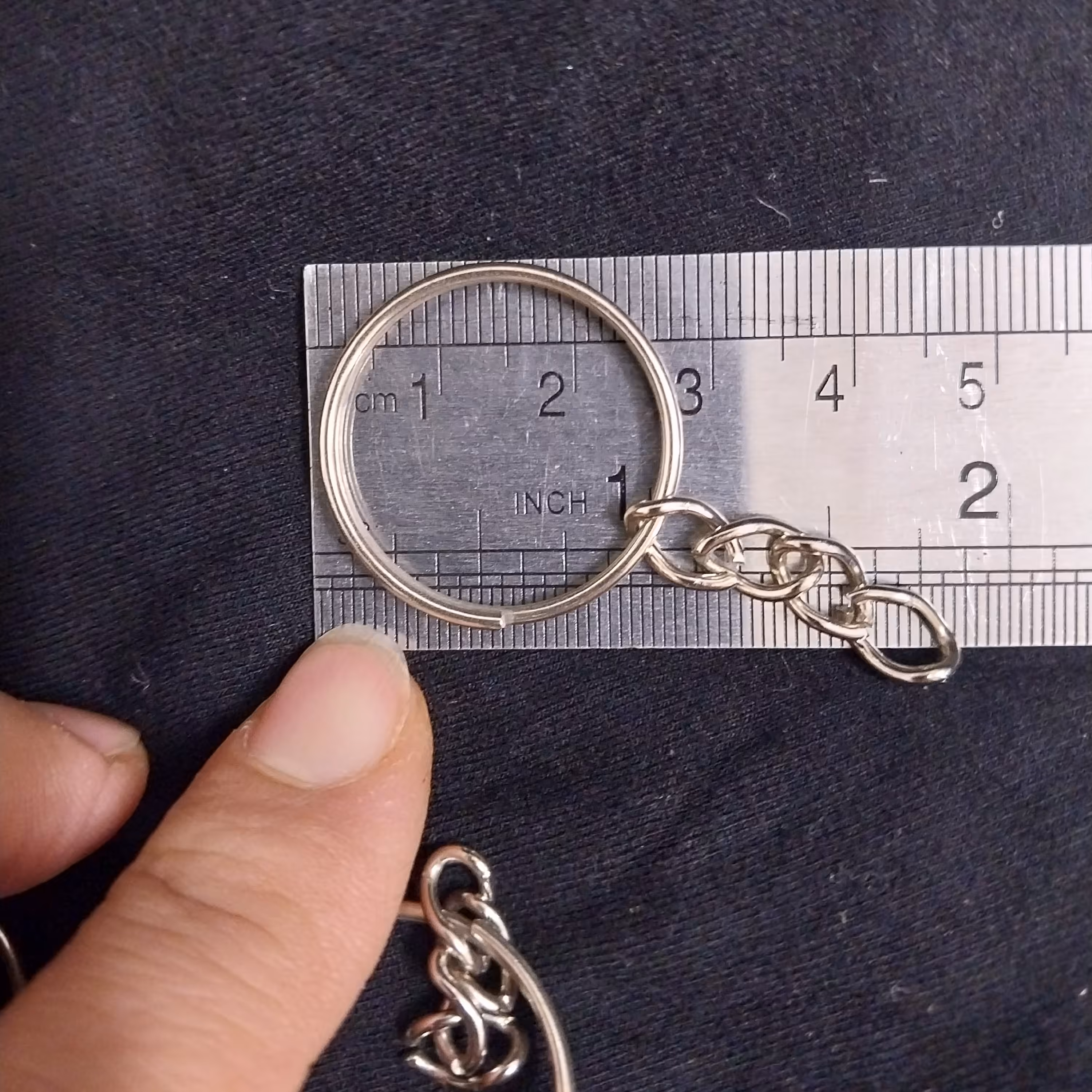 حلقه جاکلیدی زنجیر دار 28میل نقره ای جنس خوب موجود در خرازی نفیس 