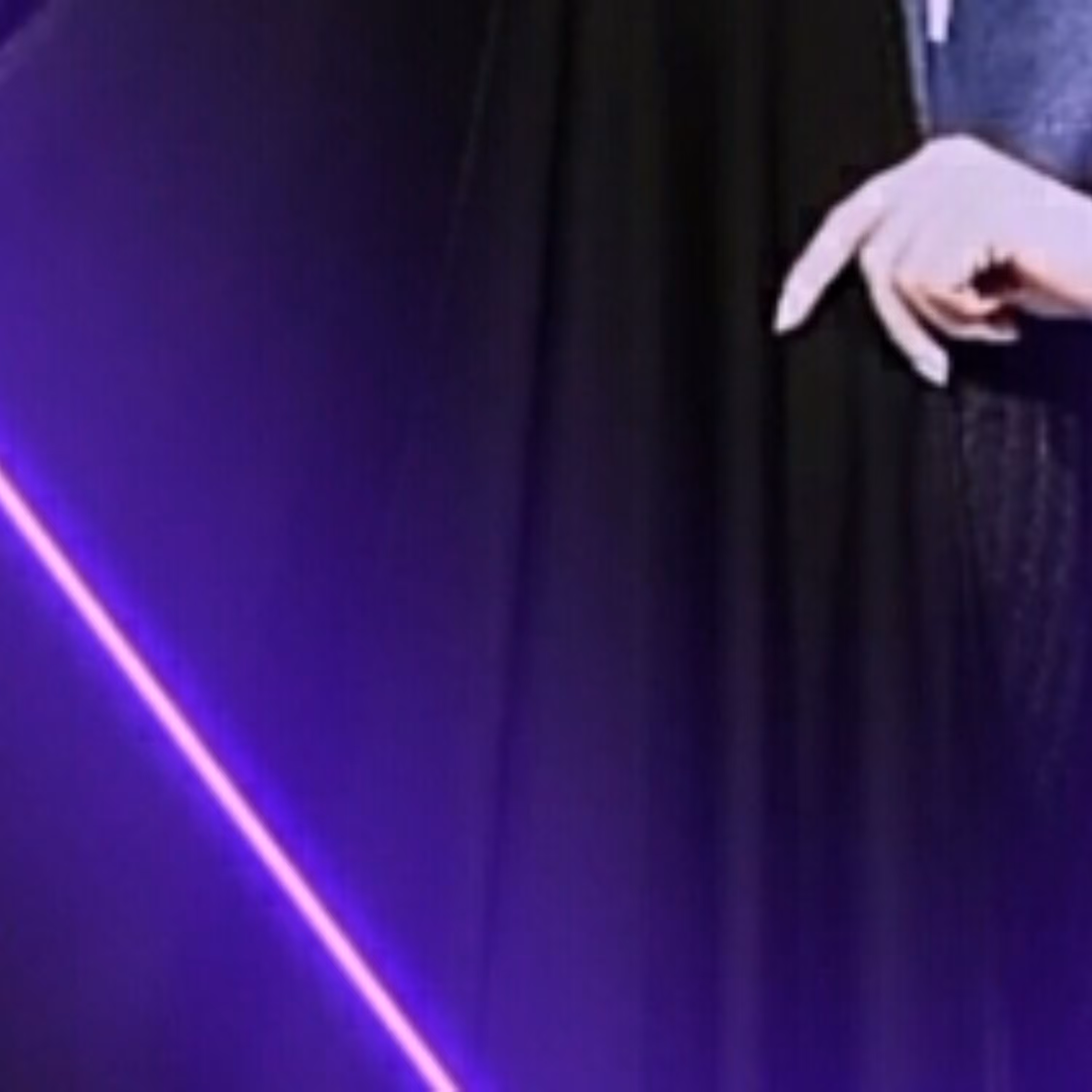 چادر دانشجویی گلدوزی شده