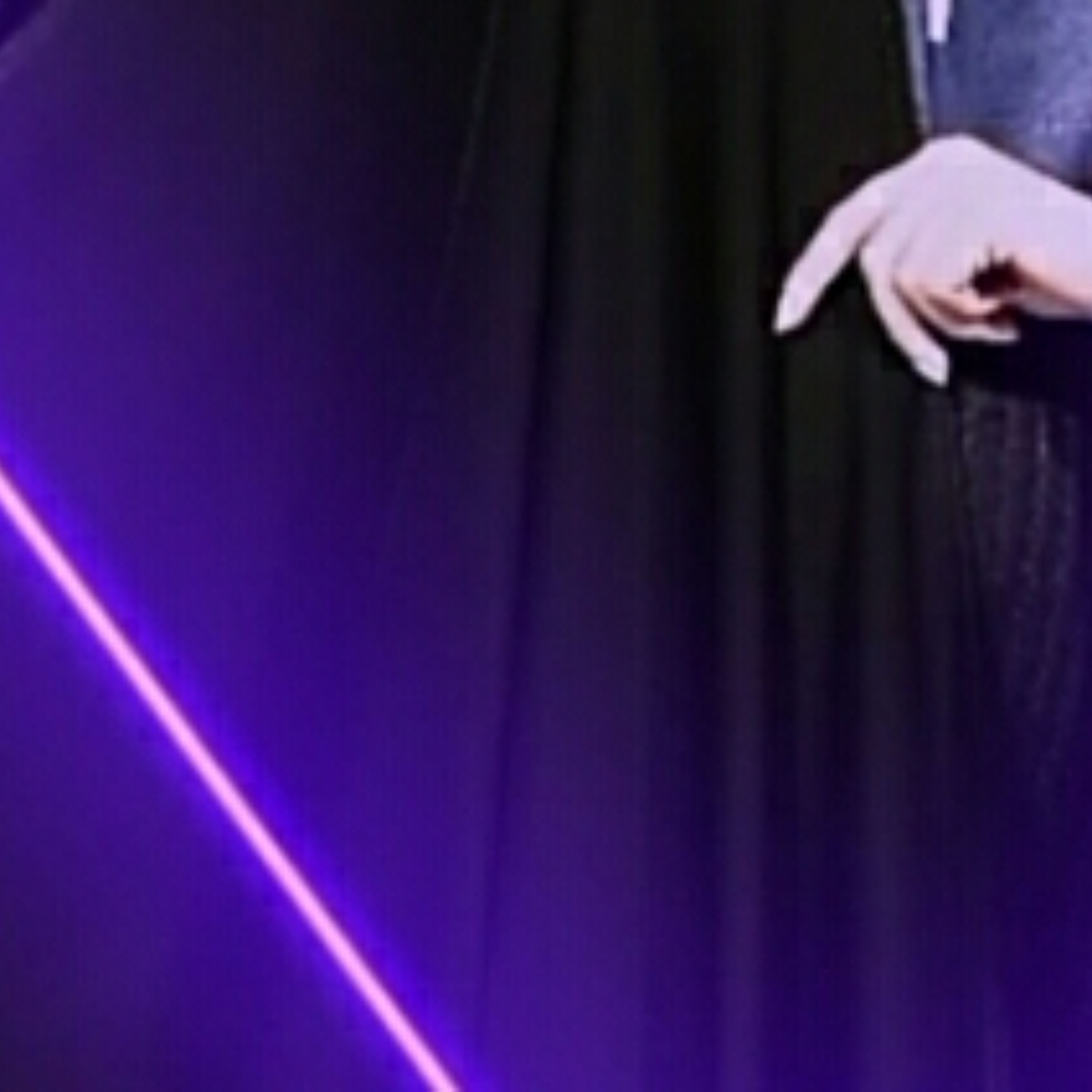 چادر دانشجویی گلدوزی شده