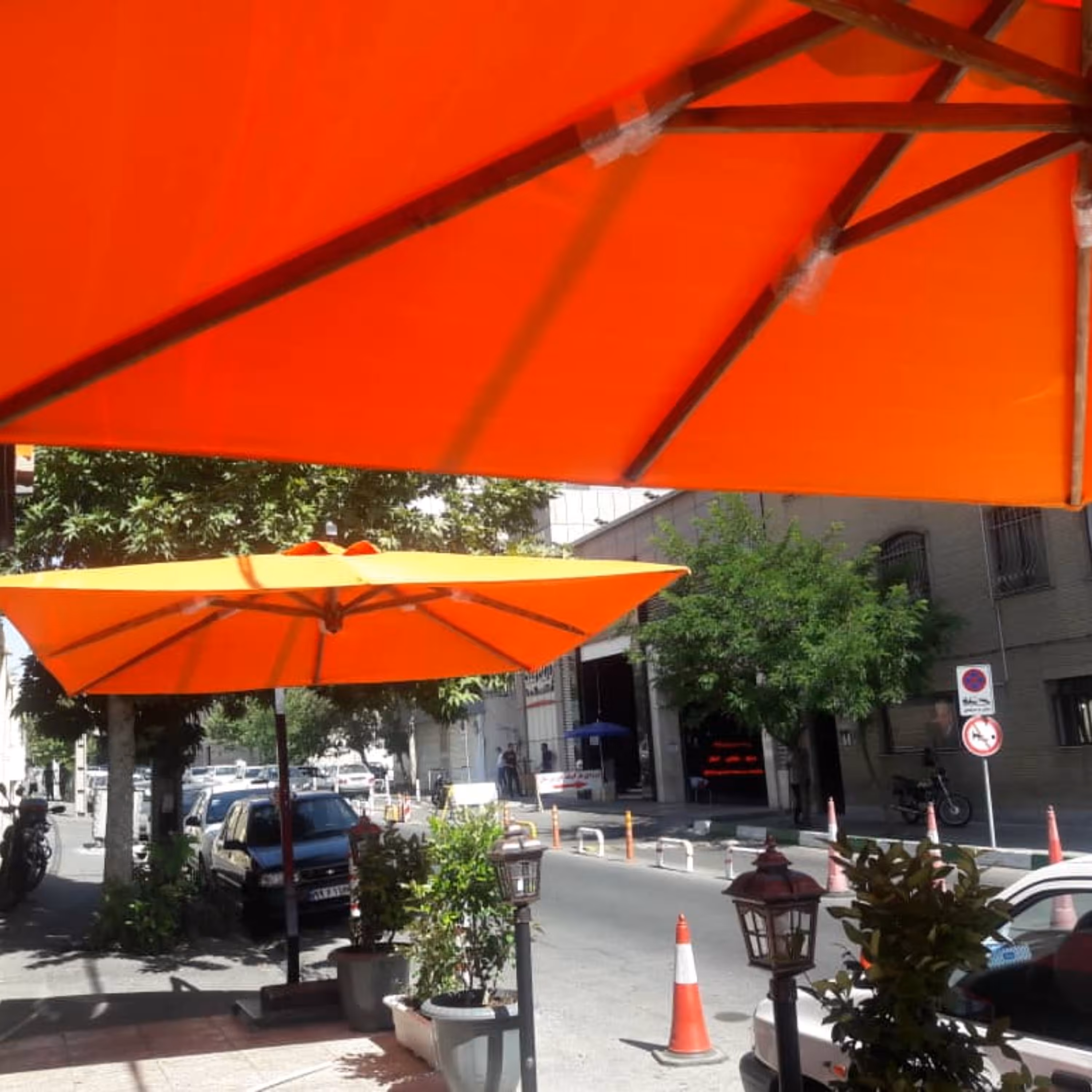 چتر سایبان پایه کنار مربع 4 در 4 بازو فلزی (پس کرایه)