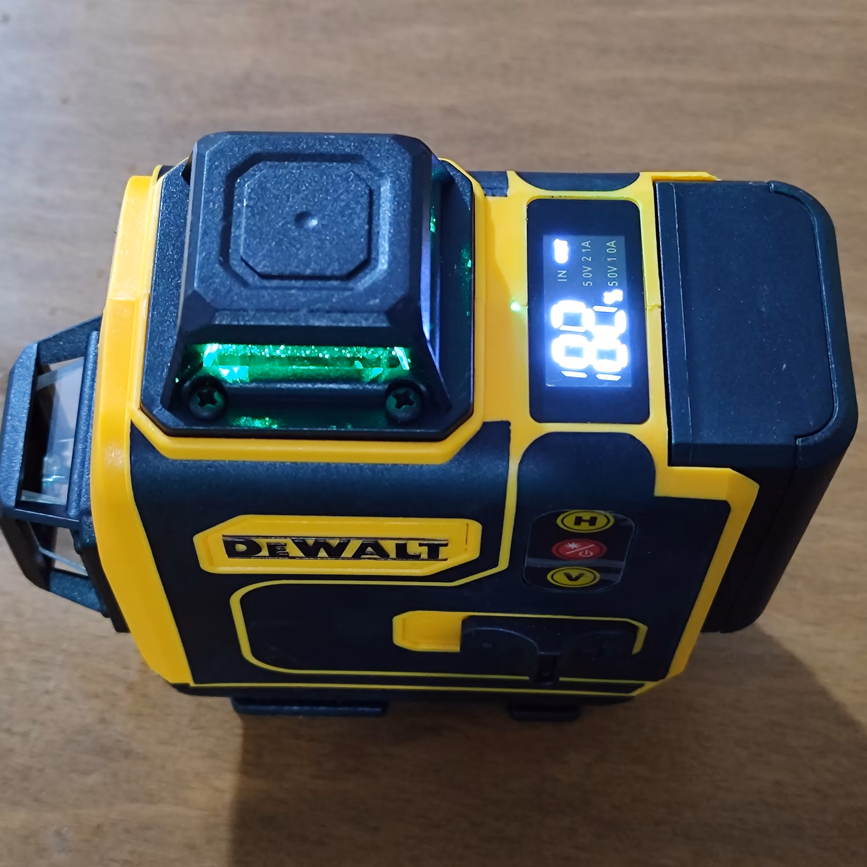 تراز لیزری دیوالت  و ماکیتاچهار بعدی 16لاین ریموت دار 