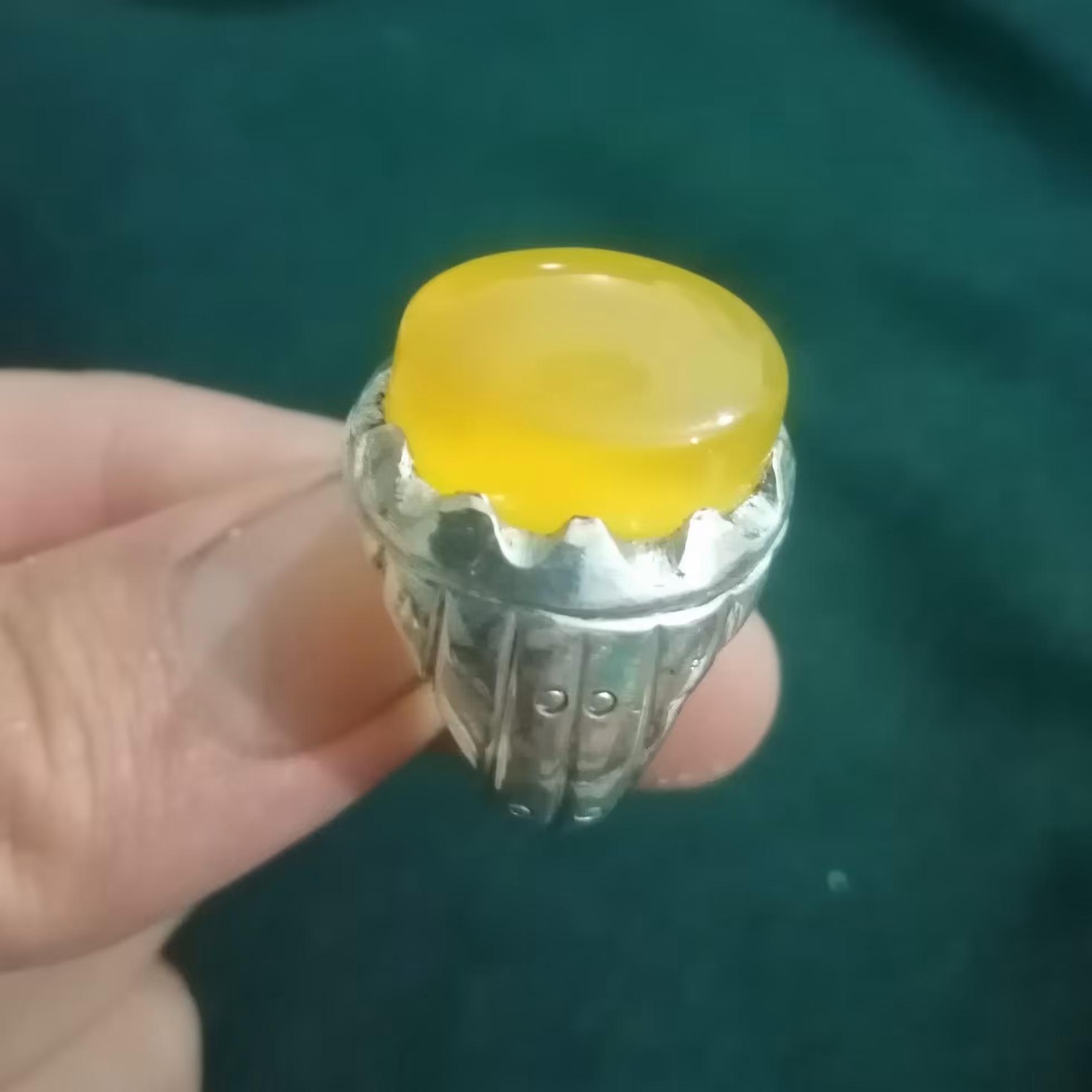 انگشتر نقره با سنگ عقیق زرد