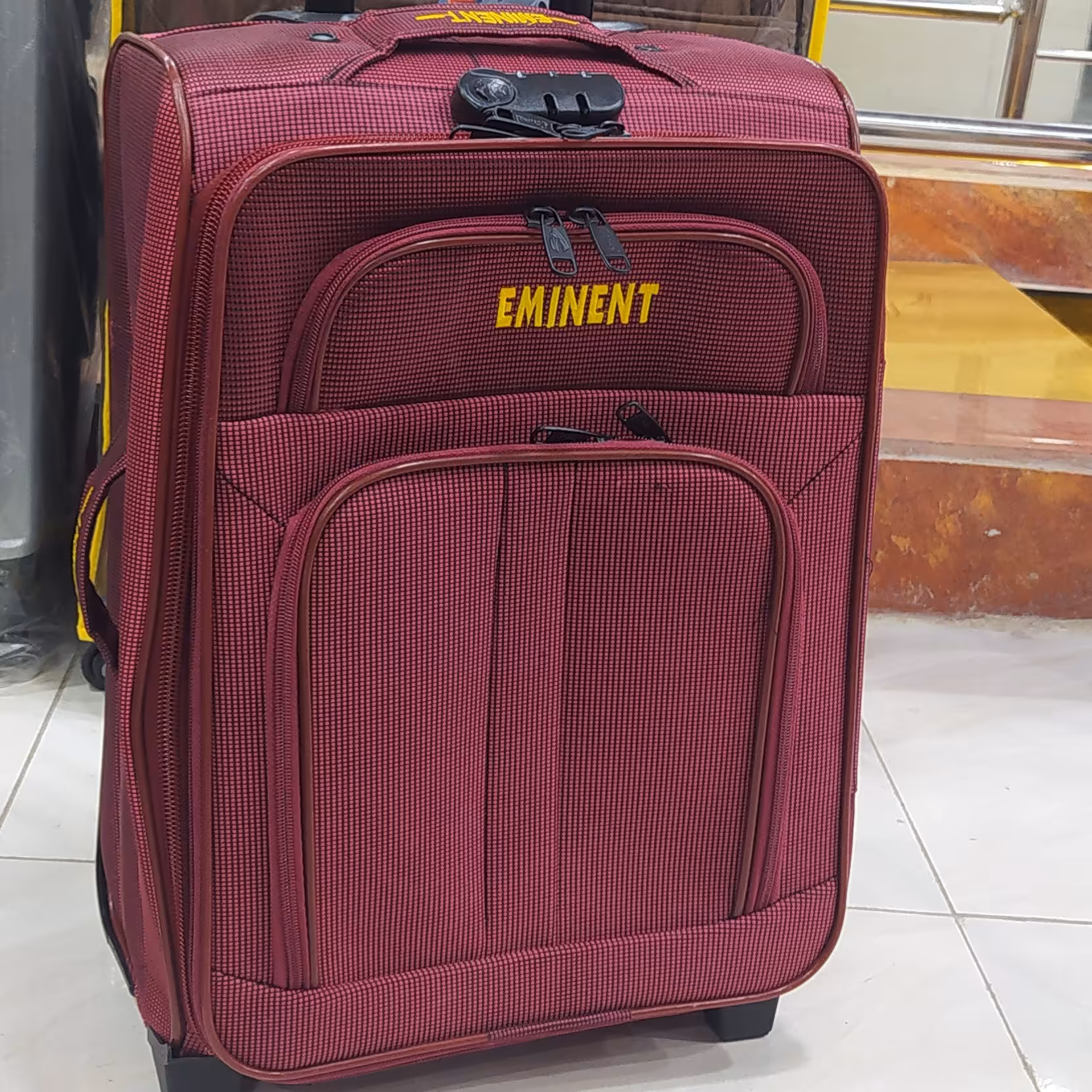 چمدان زرشکی