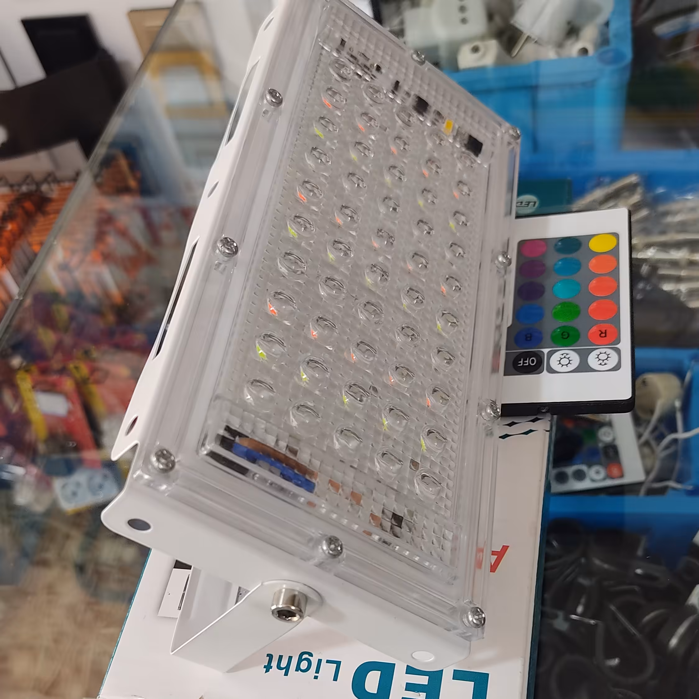 پرژکتور LED هفت رنگ ریموت دار 