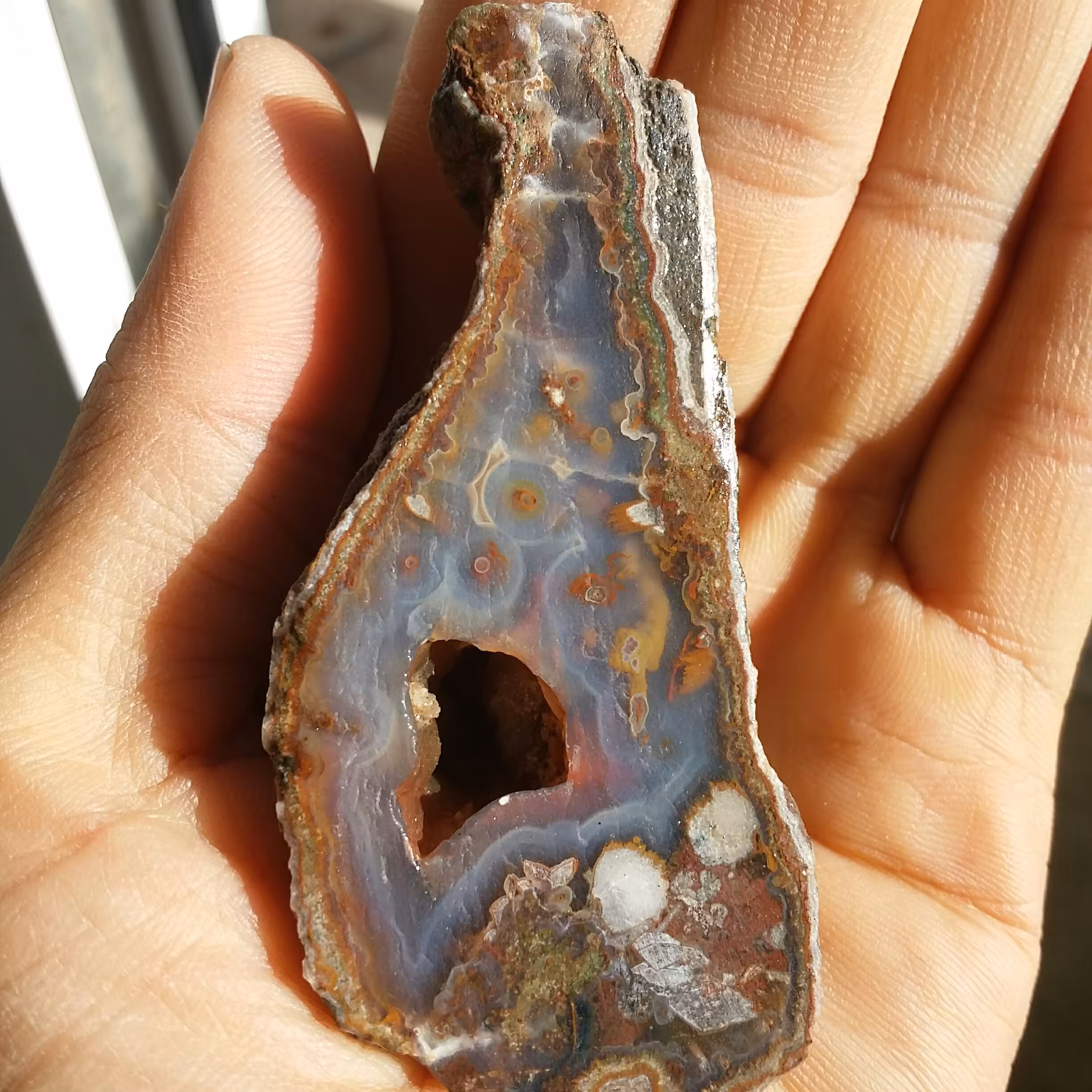 اسلایس سنگ راف عقیق سلیمانی رنگی باباقوری دار بسیار دیدنی کاملا طبیعی زیبا
 محشر شااهکار خلقت