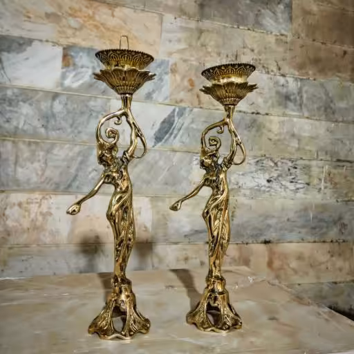 شمعدان برنزی طرح بانو