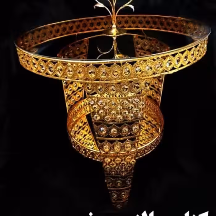 میز کنار سالنی بیضی طرح رومی رنگ طلایی