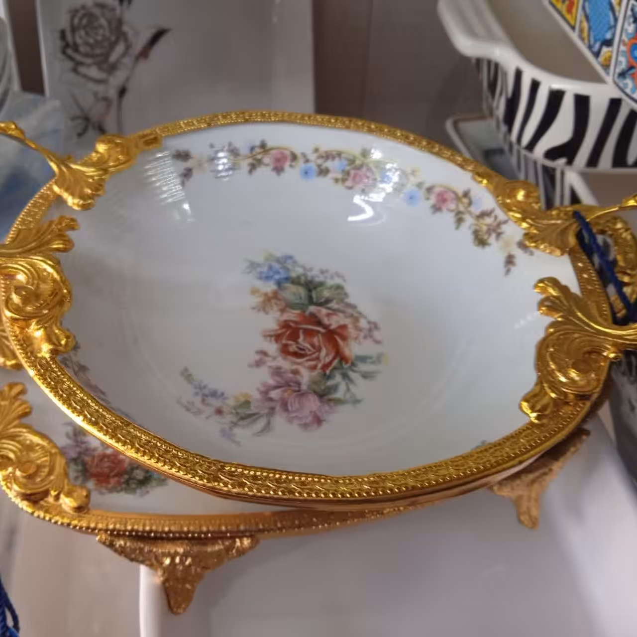 شیرینی خوری