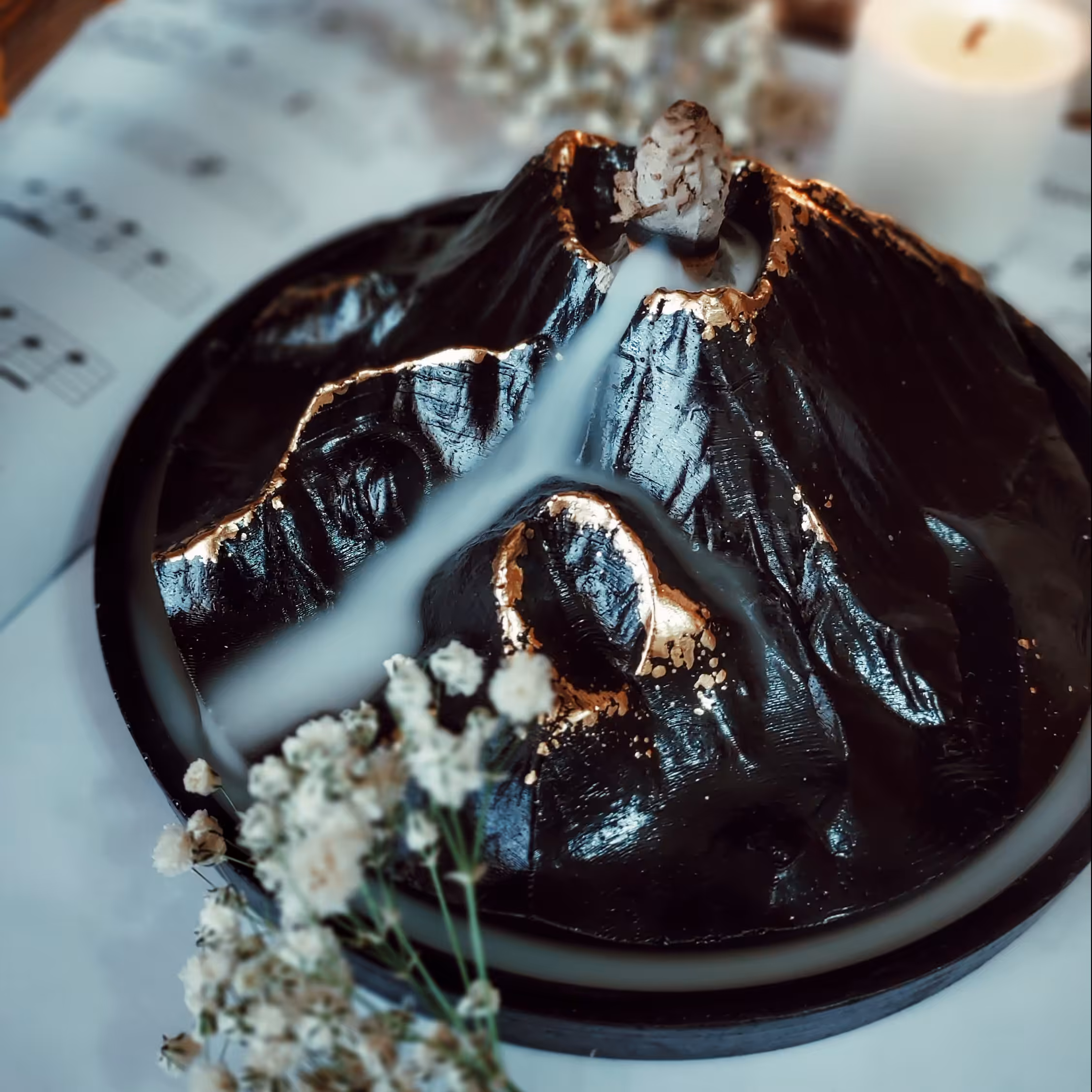 جاعودی ایستاده و آبشاری کوه