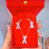 نیمست نقره امرالد ایکس با عیار 925 و آبکاری طلاسفید با زنجیر ونیزی 40 سانتی