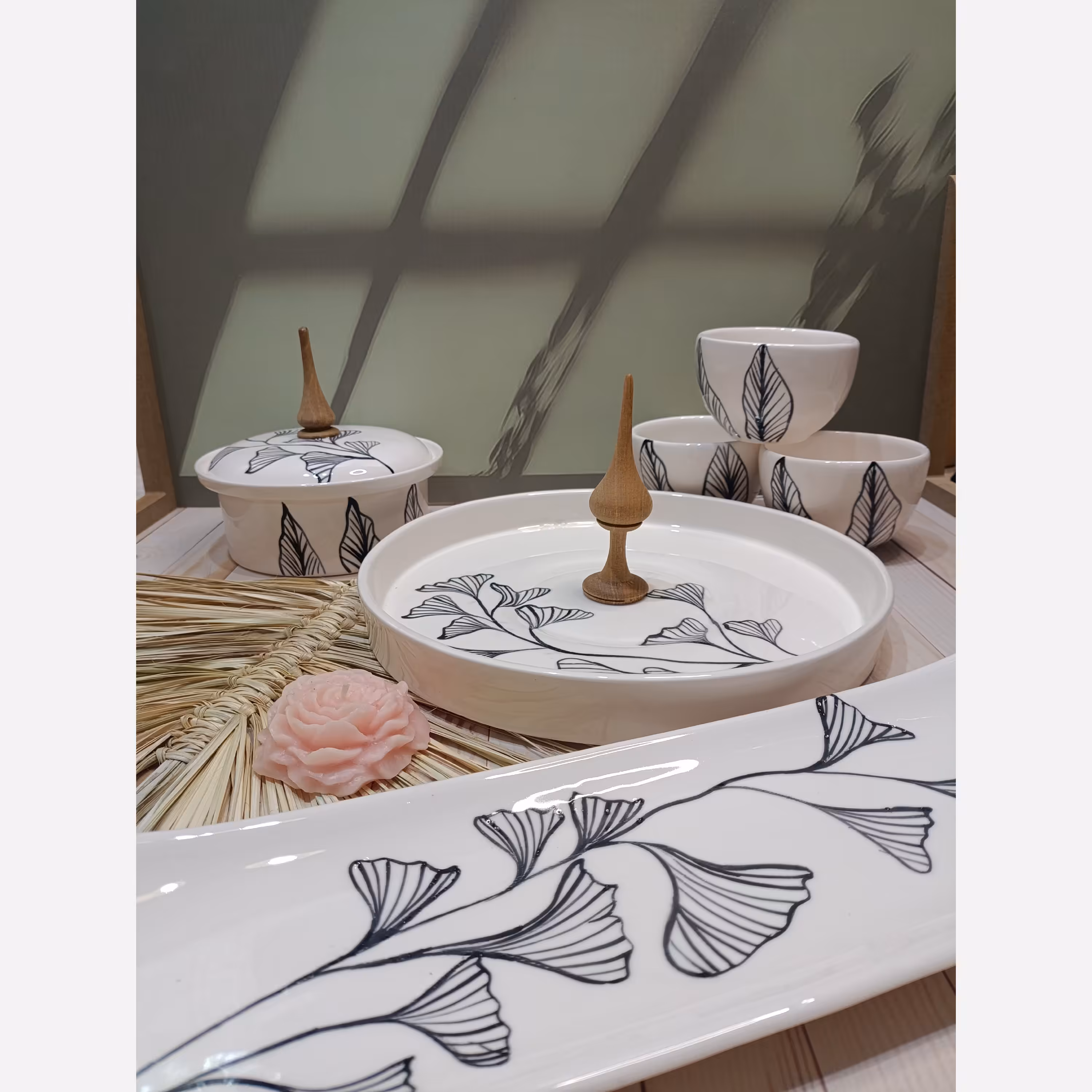 ست 18 عددی سرامیکی طرح گل مشکی (پس کرایه)