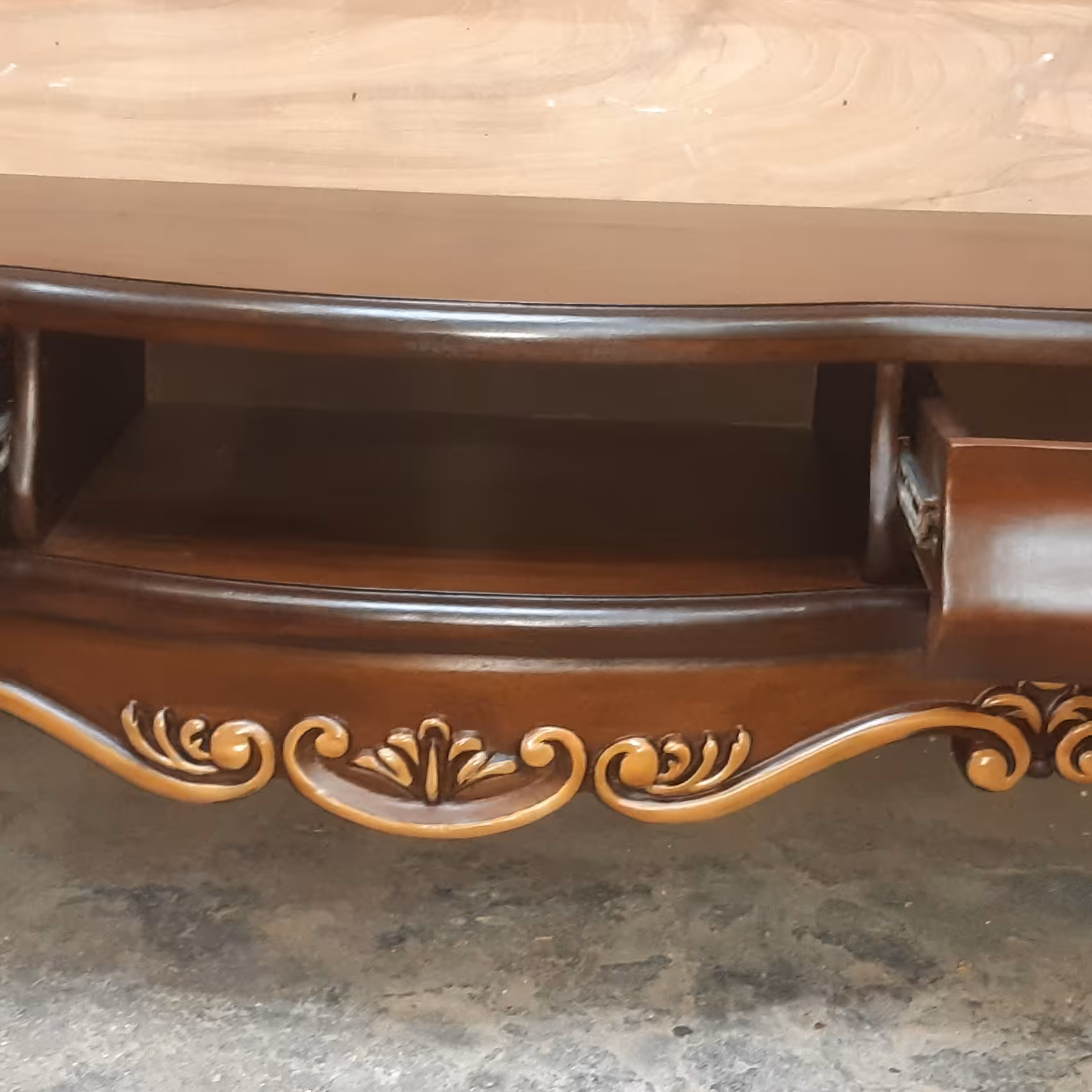 میز تلویزیون تمام چوب سلطنتی مدل تیفانی