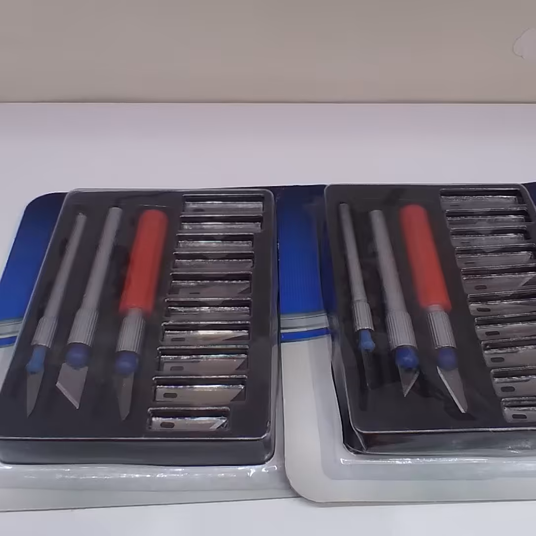 تیغ مخصوص قنادی و میوه آرایی .به همراه 3 عدد دسته تیغ به همراه 13 عدد تیغ با کاربرد مختلف