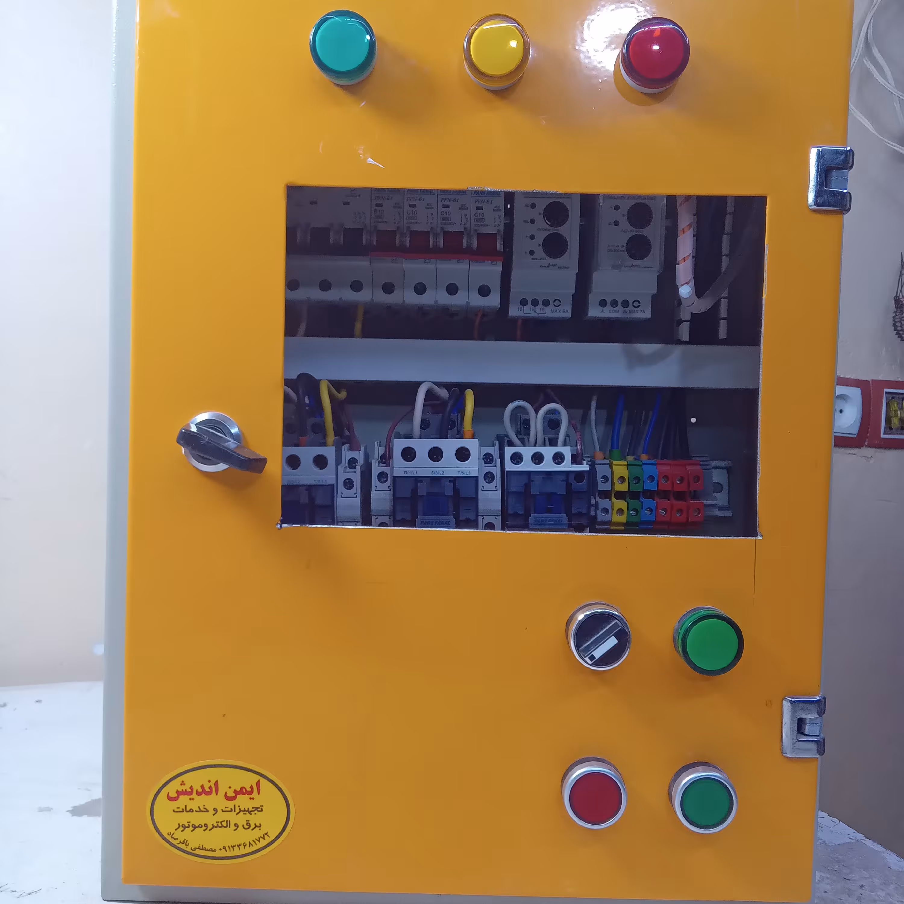 تابلو برق دالاندر  مخصوص الکتروموتور  با دو سرعت قابل فرمان از چند محل محافظت در برابر  تغیر ولتاژ  وجریان