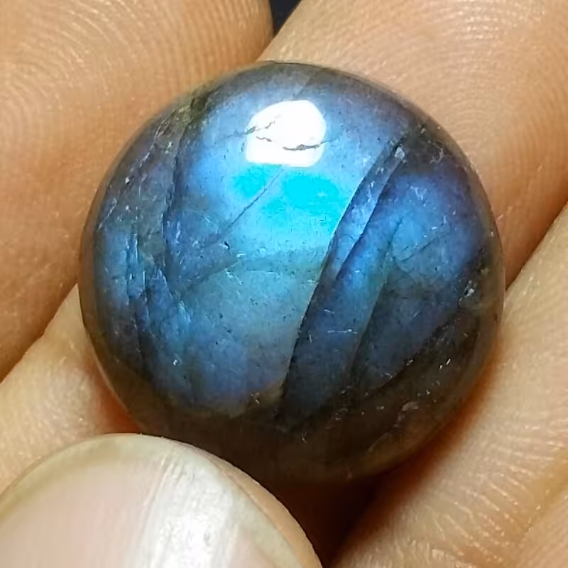 نگین لابرادوریت وارداتی از کشور لابرادور کانادا با تلالوئی بسیار بی نظیر کد 10734