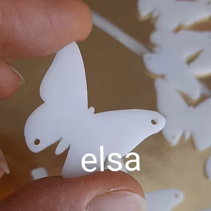 پروانه و دونه برف.رنگ سفید.جنس پلکسی ،پلاستیک فشرده.دورو سفید.ارتفاع 3 سانت.قیمت هر عدد