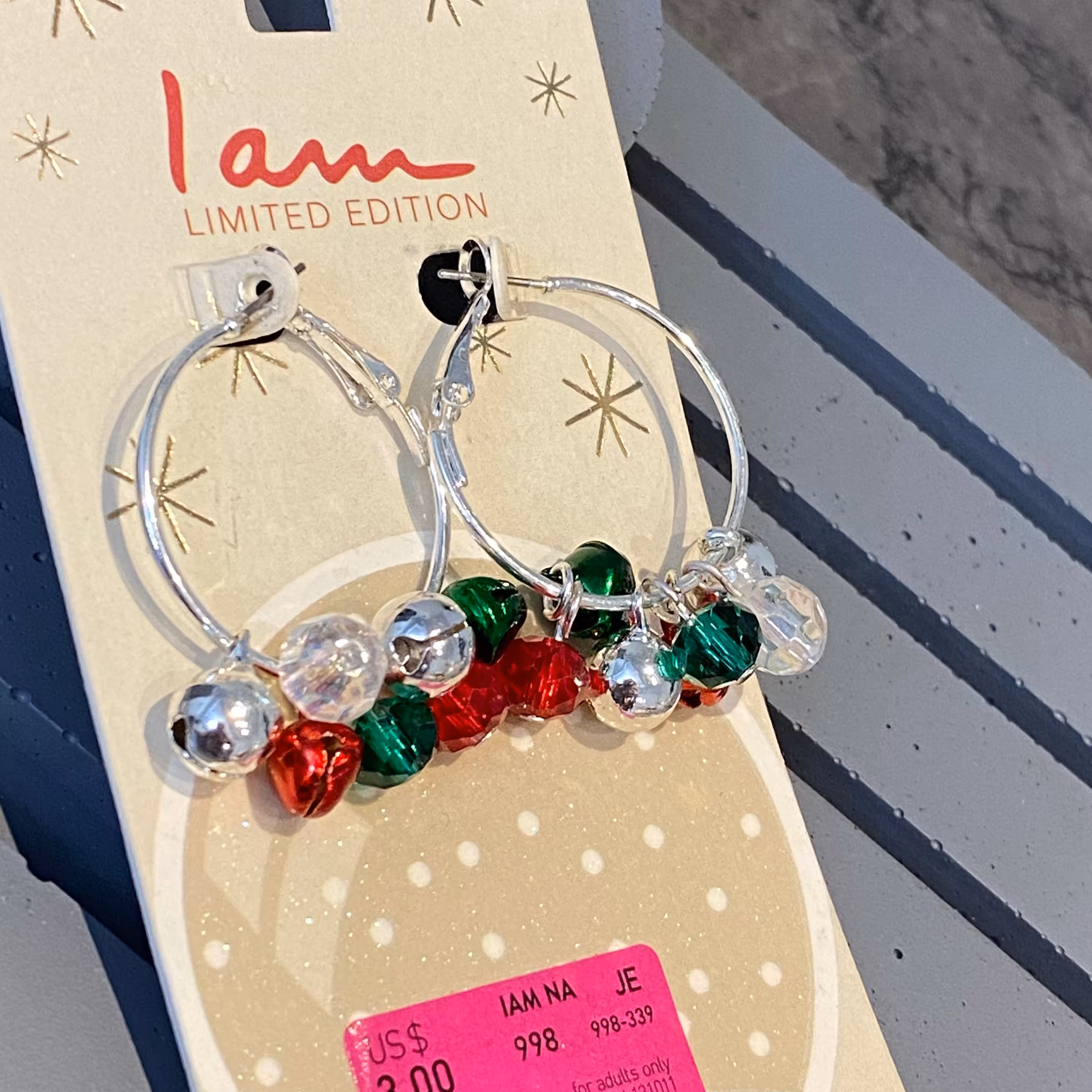 گوشواره ای بسیار زیبا و خاص
وارداتی
رنگ ثابت 
مناسب برای کادو تولد
