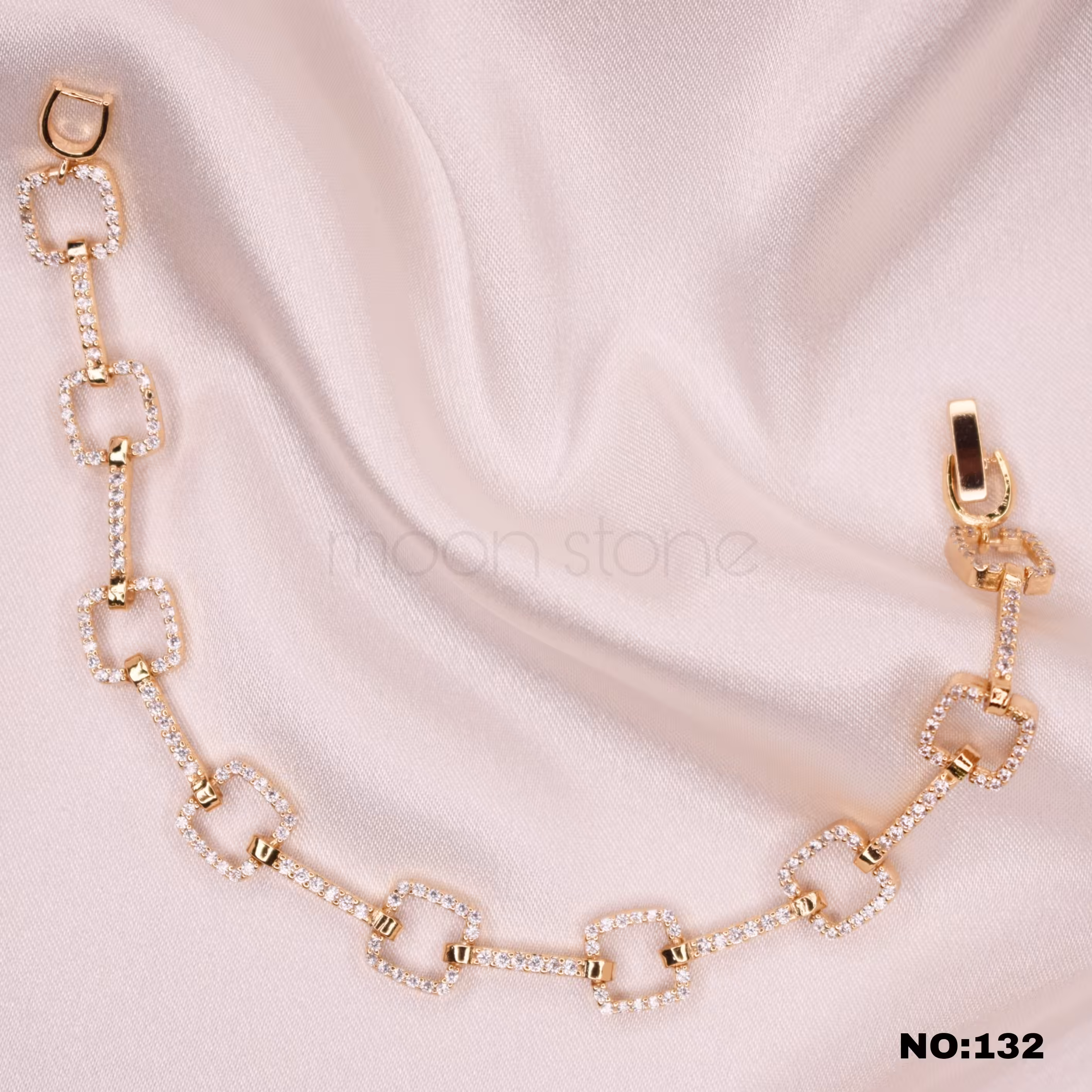 دستبند تمام نگین استیل طرح مربع کد 132