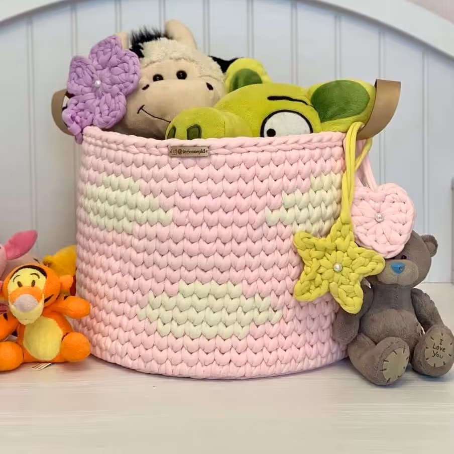 سبد اسباب بازی و لباس و حوله و..