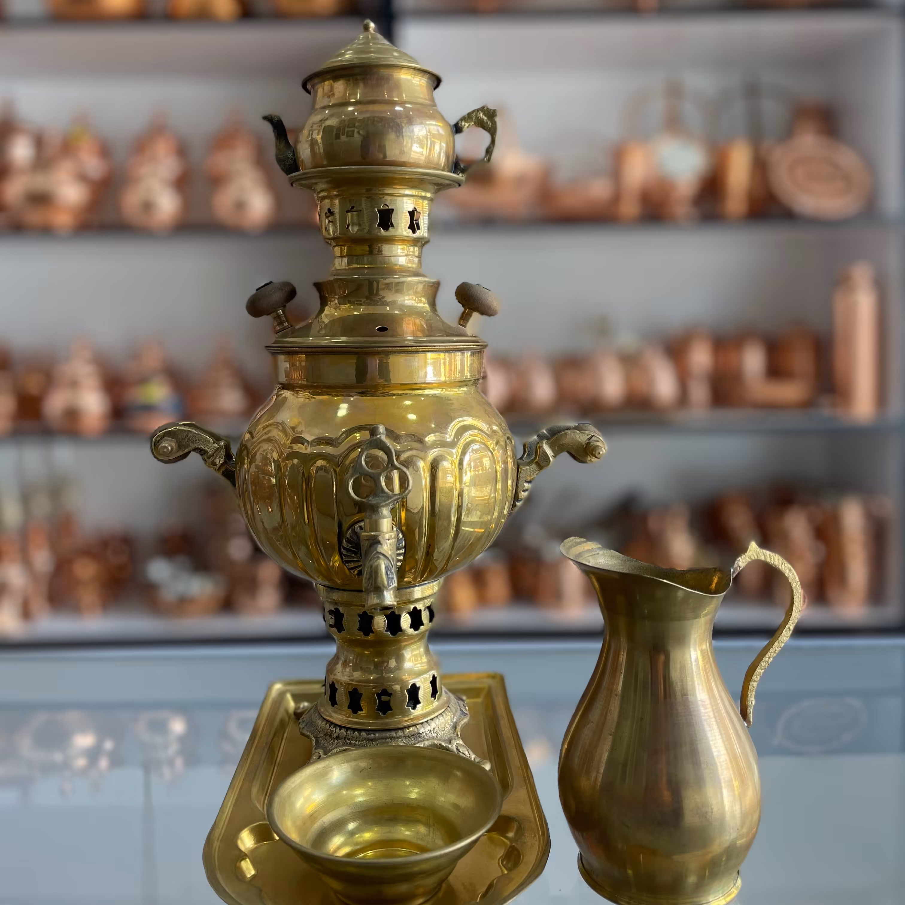 سماور برنجی مسی ذغالی یک لیتری همراه با سرویس  کد1