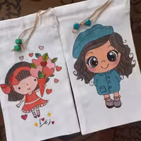 جامدادی پارچه ای جنس متقال درجه یک سایز 15در25 قابل تغییر به درخواست شما با نقاشی و طرح دلخواهتون و چاپ اسم دلبند شما