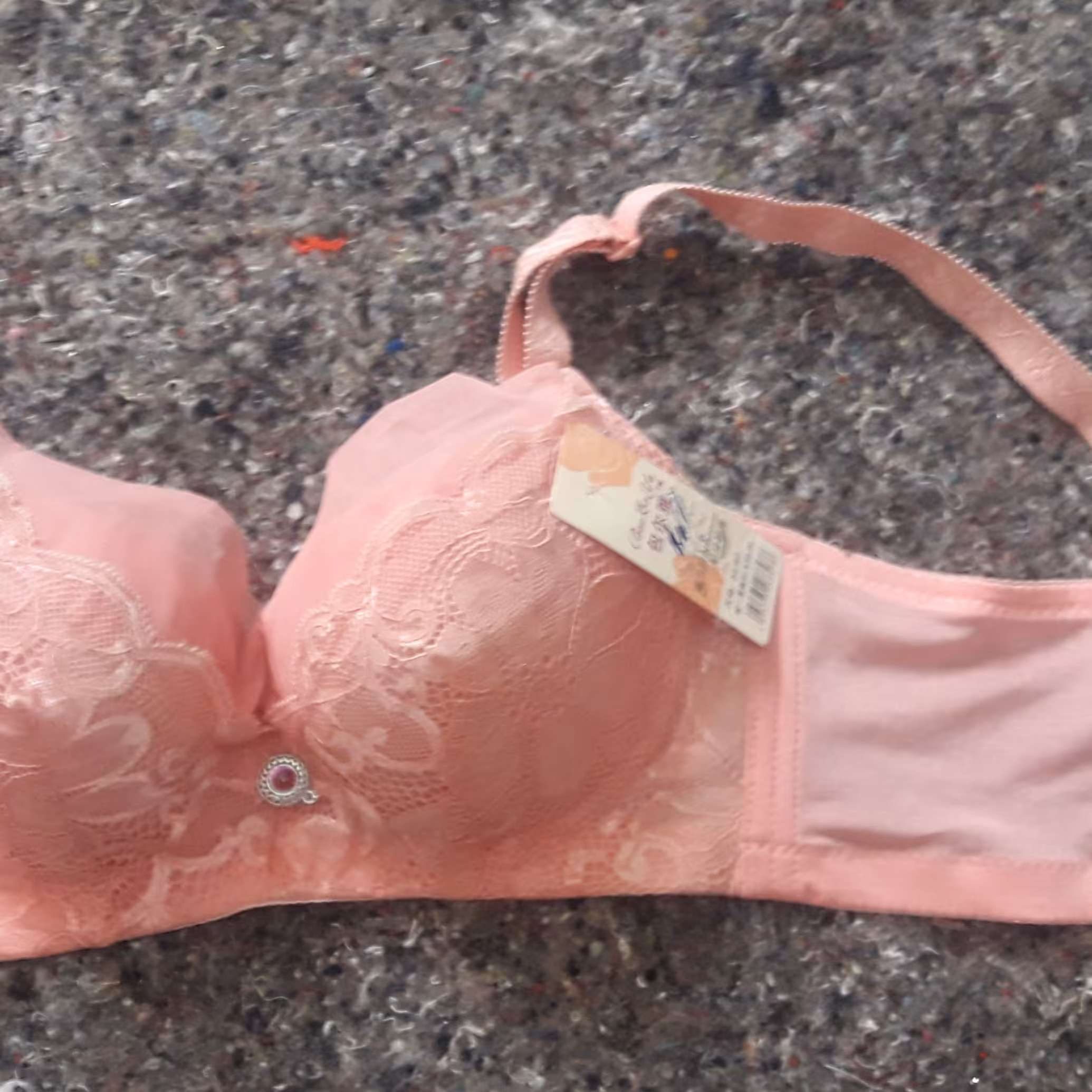 سوتین اسفنجی کاپ نازک دستک پهن 4 ردیف 4 قزنه مدل گنی رنگ گلبهی سایز 80