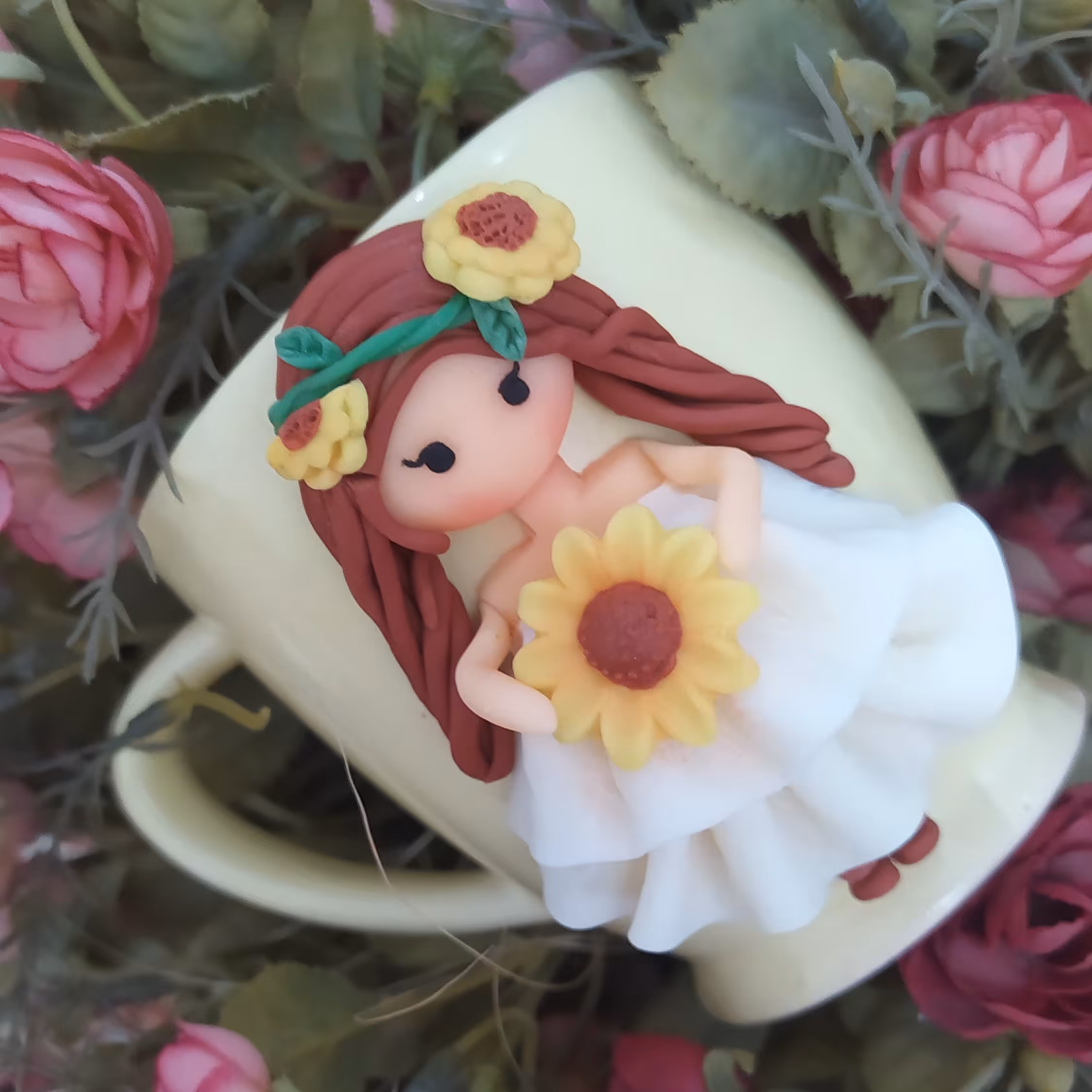 ماگ عروسکی مدل دختر افتابگردونی