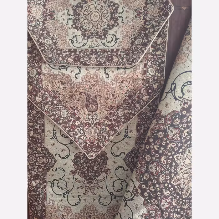 رومیزی ترمه پنج تکه طرح  بهار  رنگ زمینه روشن با حاشیه سورمه ییی جنس فلامنت زیبا و جذاب مناسب عروس خ